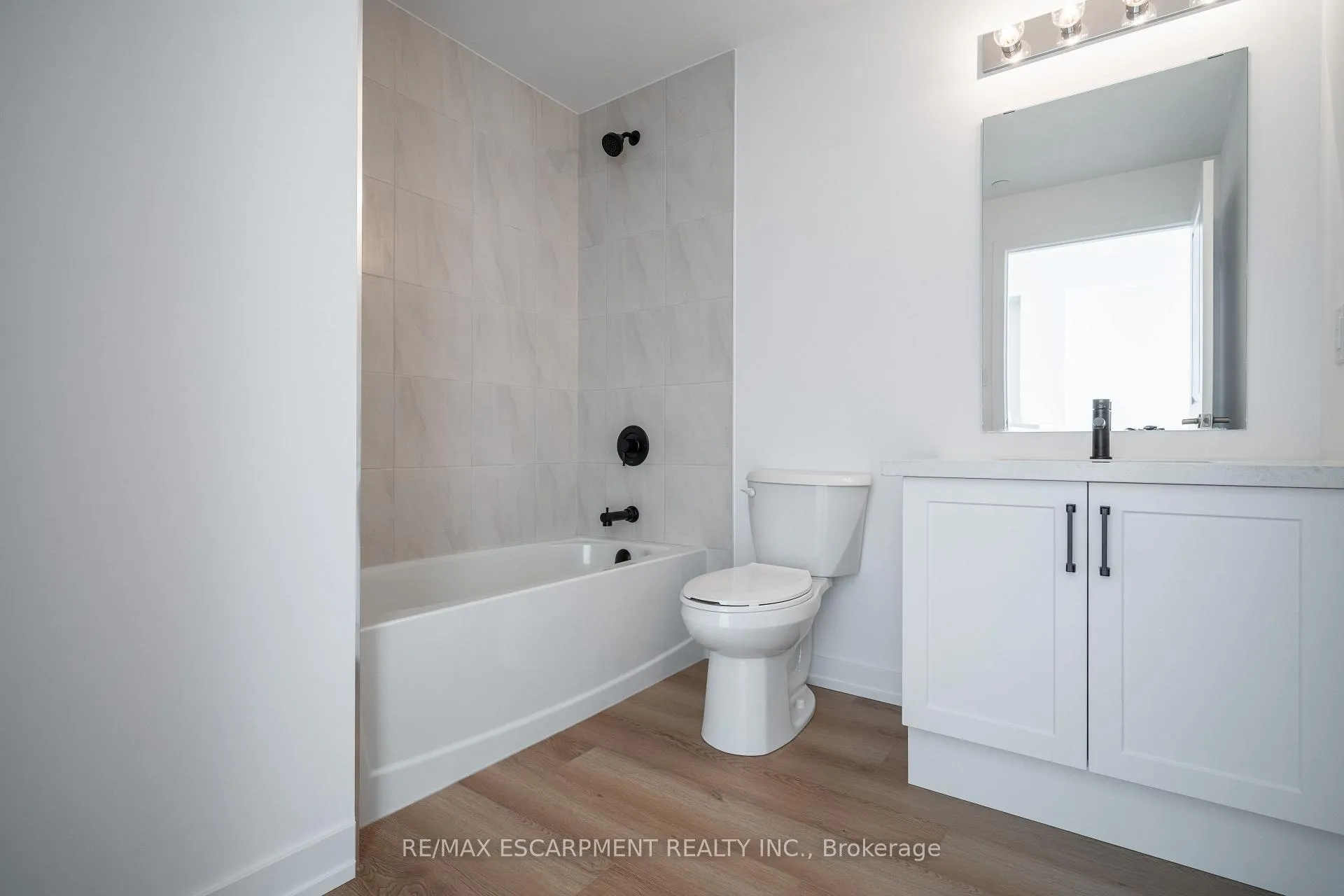 Photo 13 of Unit 228, 10 Mallard Trail, Hamilton, Waterdown — HOMEH