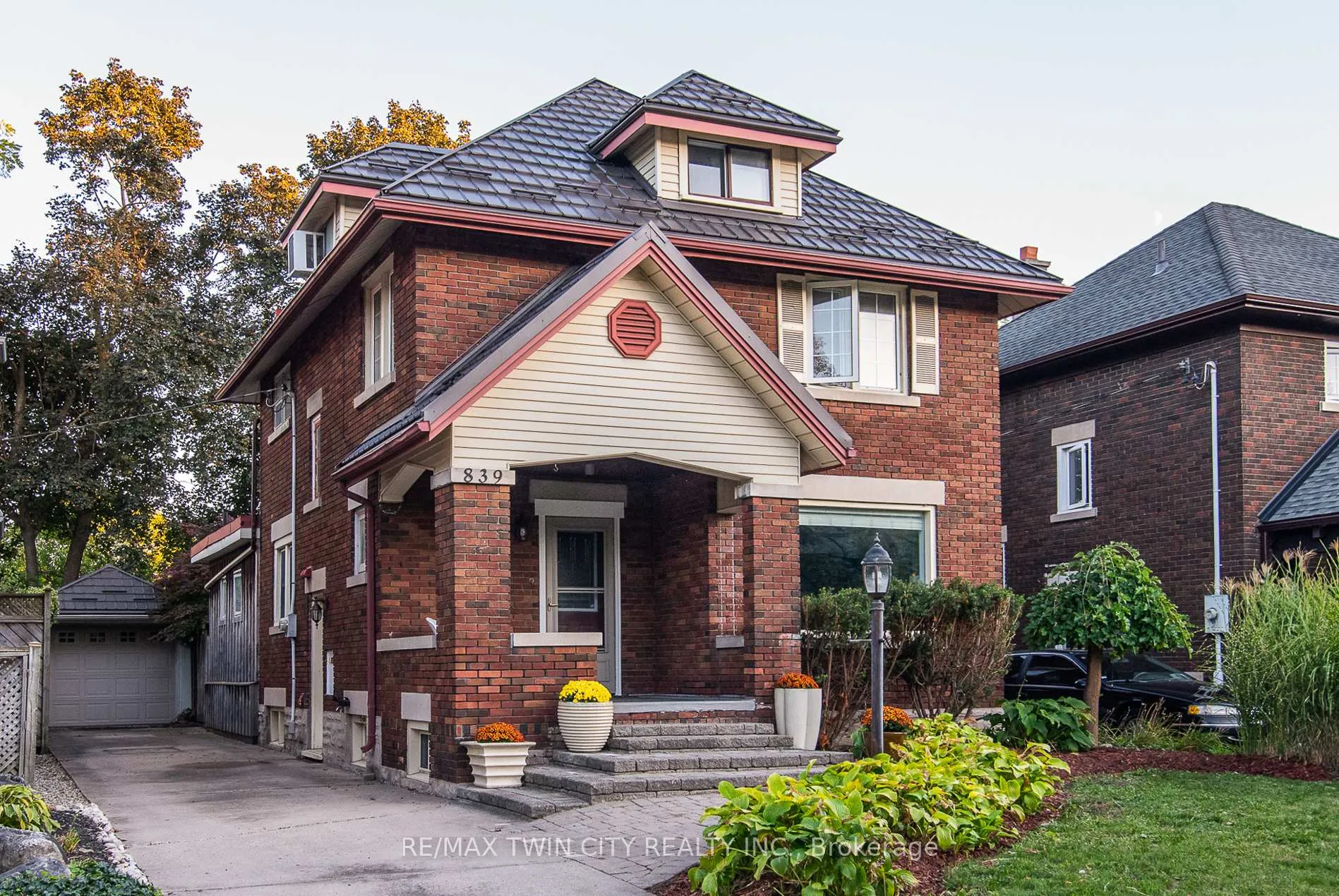 Photo 1 of 839 Queens Boulevard, Kitchener — HOMEH