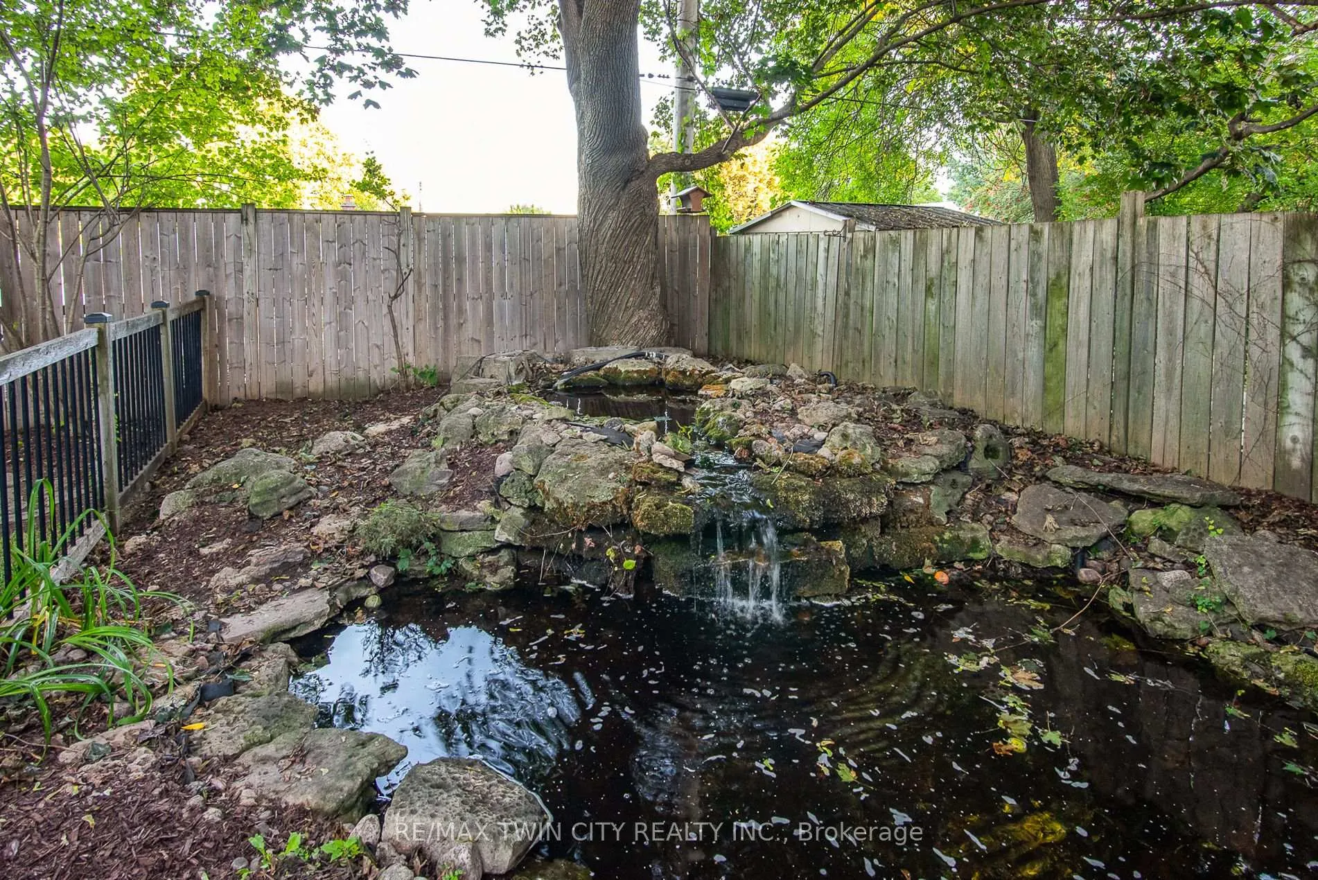Photo 5 of 839 Queens Boulevard, Kitchener — HOMEH