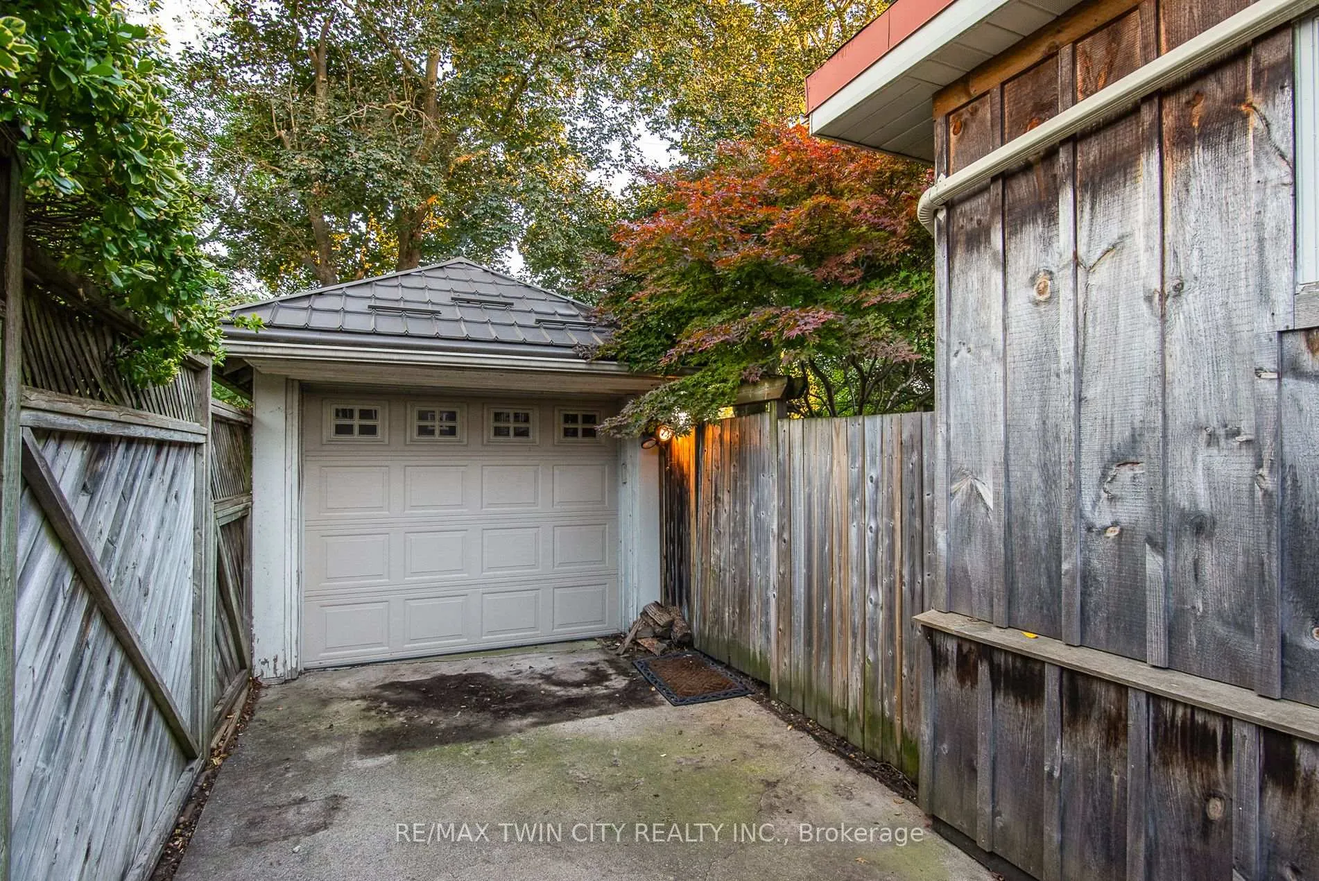 Photo 6 of 839 Queens Boulevard, Kitchener — HOMEH