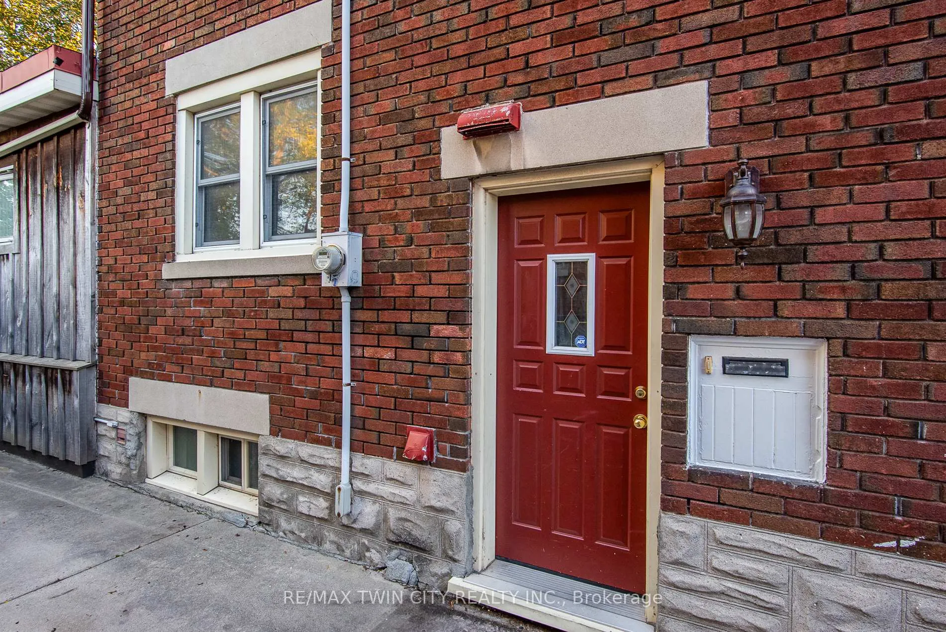 Photo 7 of 839 Queens Boulevard, Kitchener — HOMEH