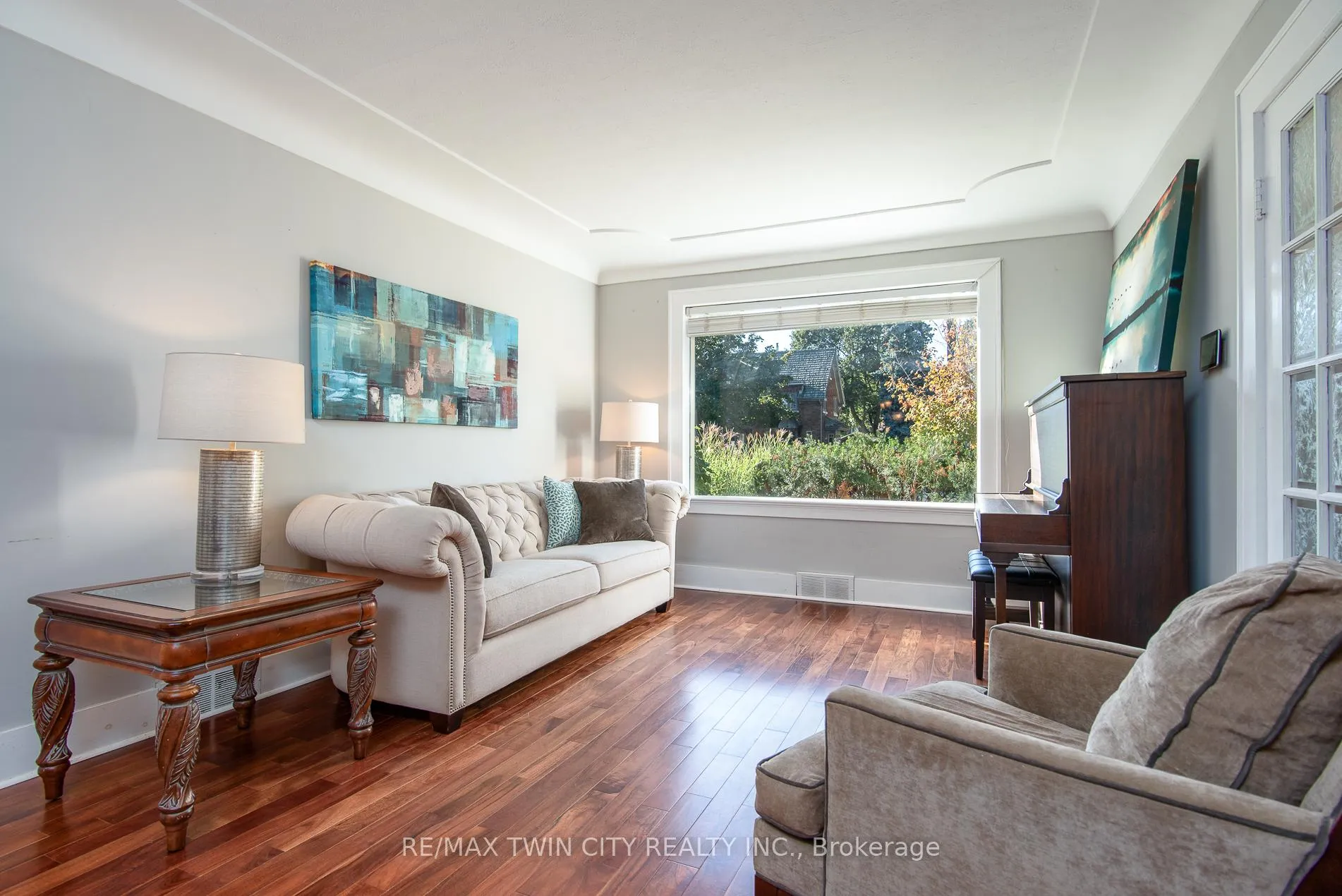 Photo 9 of 839 Queens Boulevard, Kitchener — HOMEH