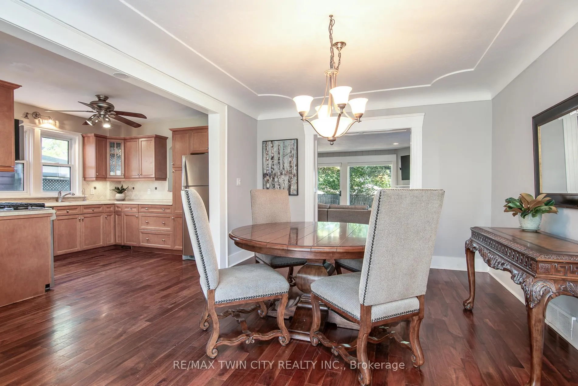 Photo 10 of 839 Queens Boulevard, Kitchener — HOMEH