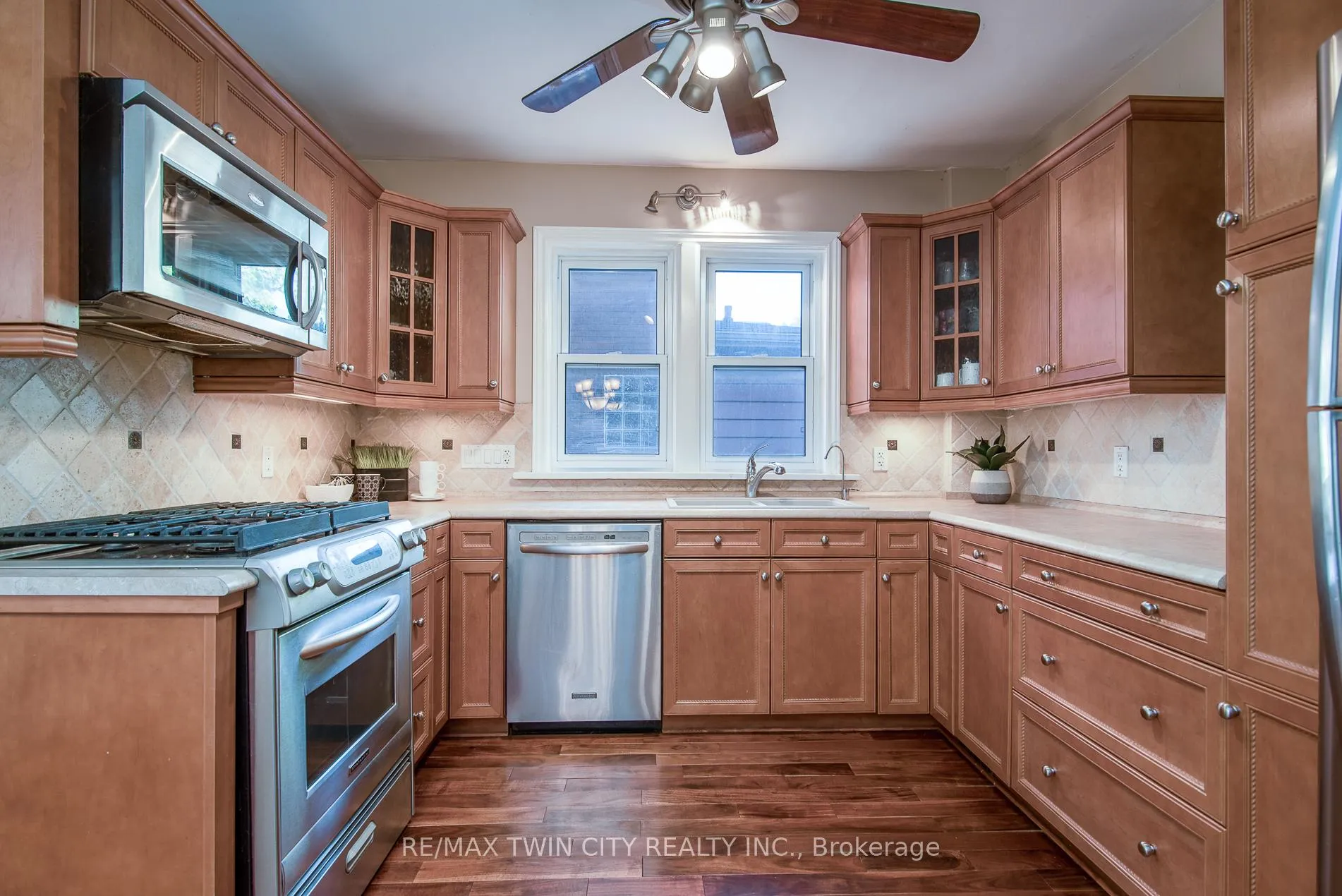 Photo 13 of 839 Queens Boulevard, Kitchener — HOMEH