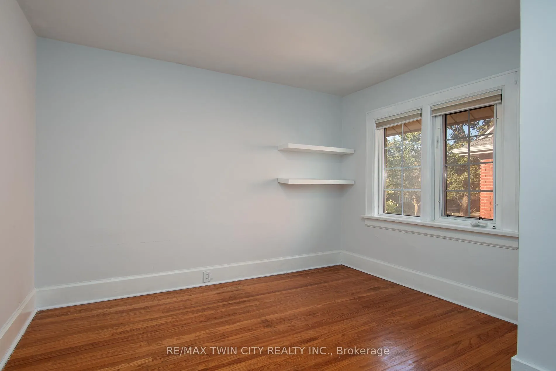 Photo 16 of 839 Queens Boulevard, Kitchener — HOMEH
