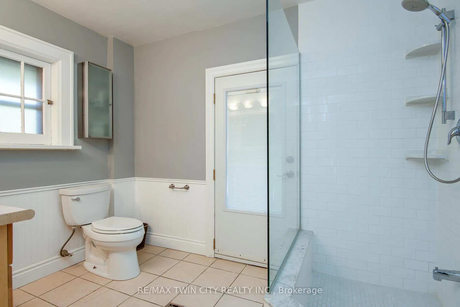 Photo 17 of 839 Queens Boulevard, Kitchener — HOMEH
