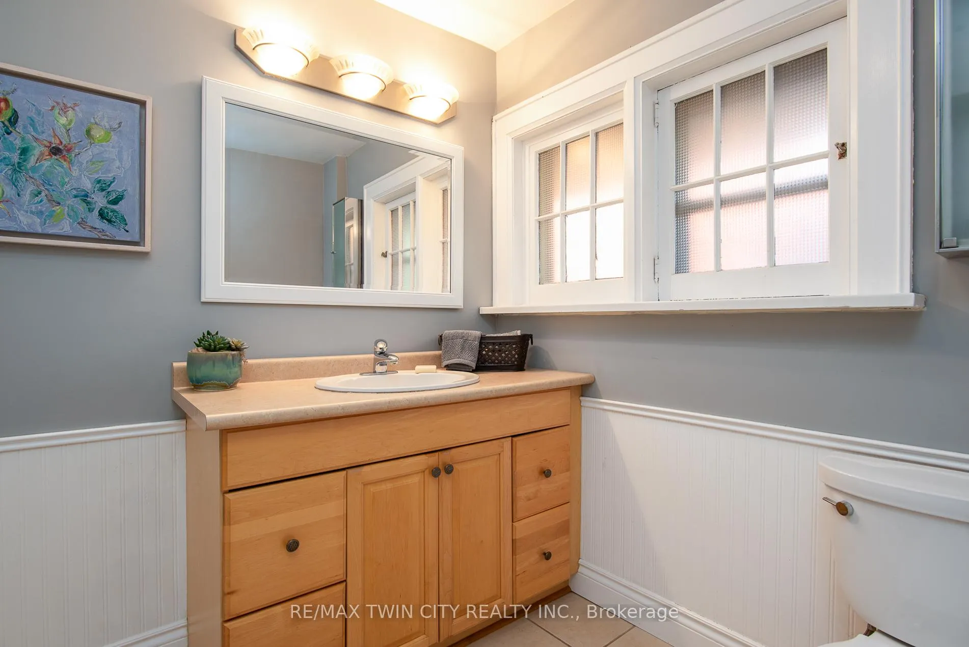 Photo 18 of 839 Queens Boulevard, Kitchener — HOMEH