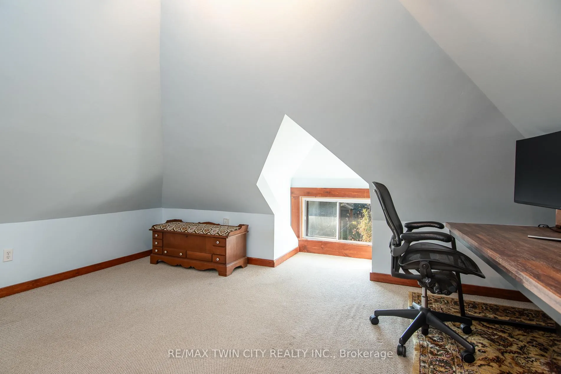 Photo 19 of 839 Queens Boulevard, Kitchener — HOMEH
