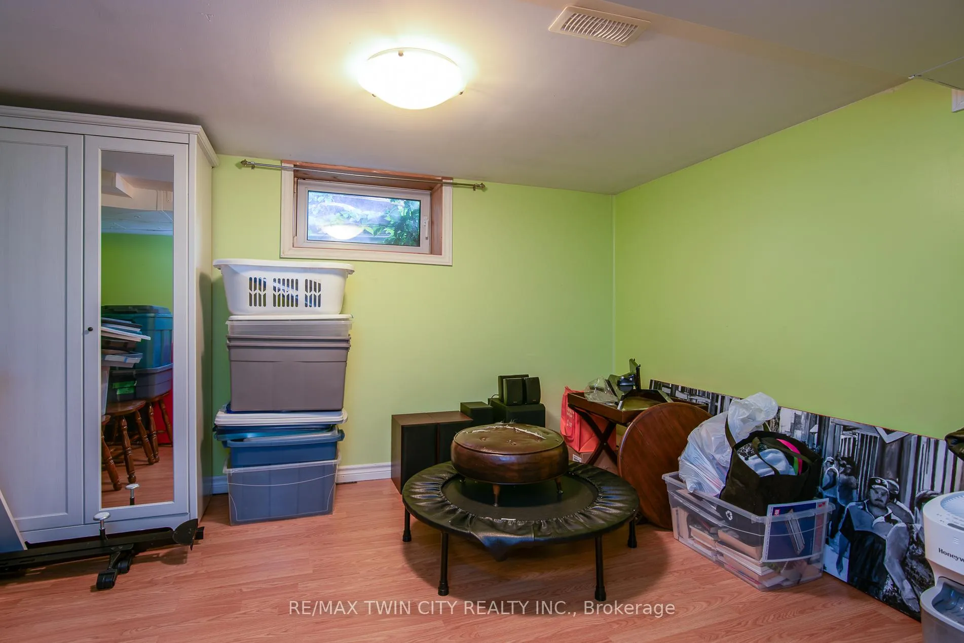 Photo 21 of 839 Queens Boulevard, Kitchener — HOMEH