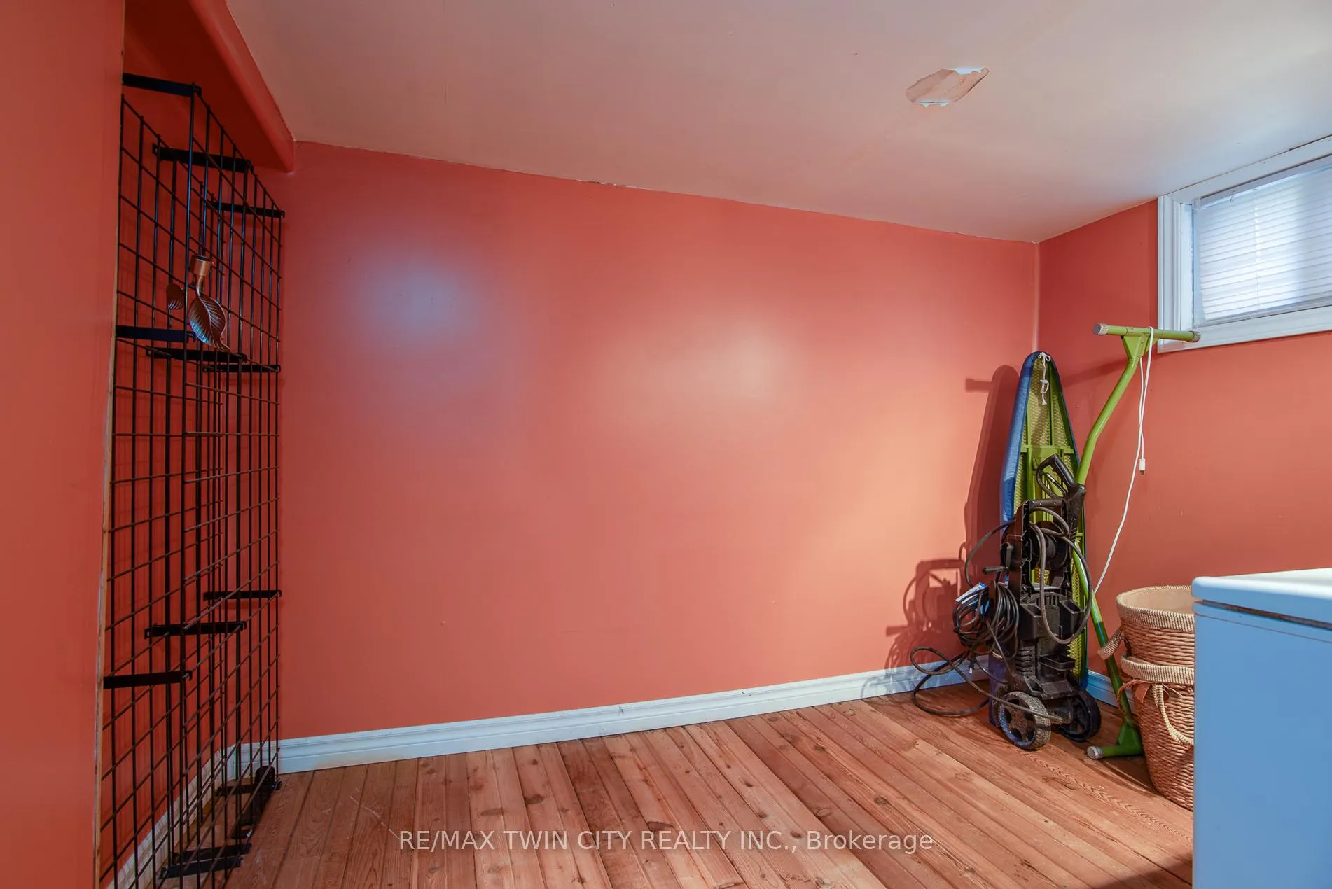 Photo 22 of 839 Queens Boulevard, Kitchener — HOMEH