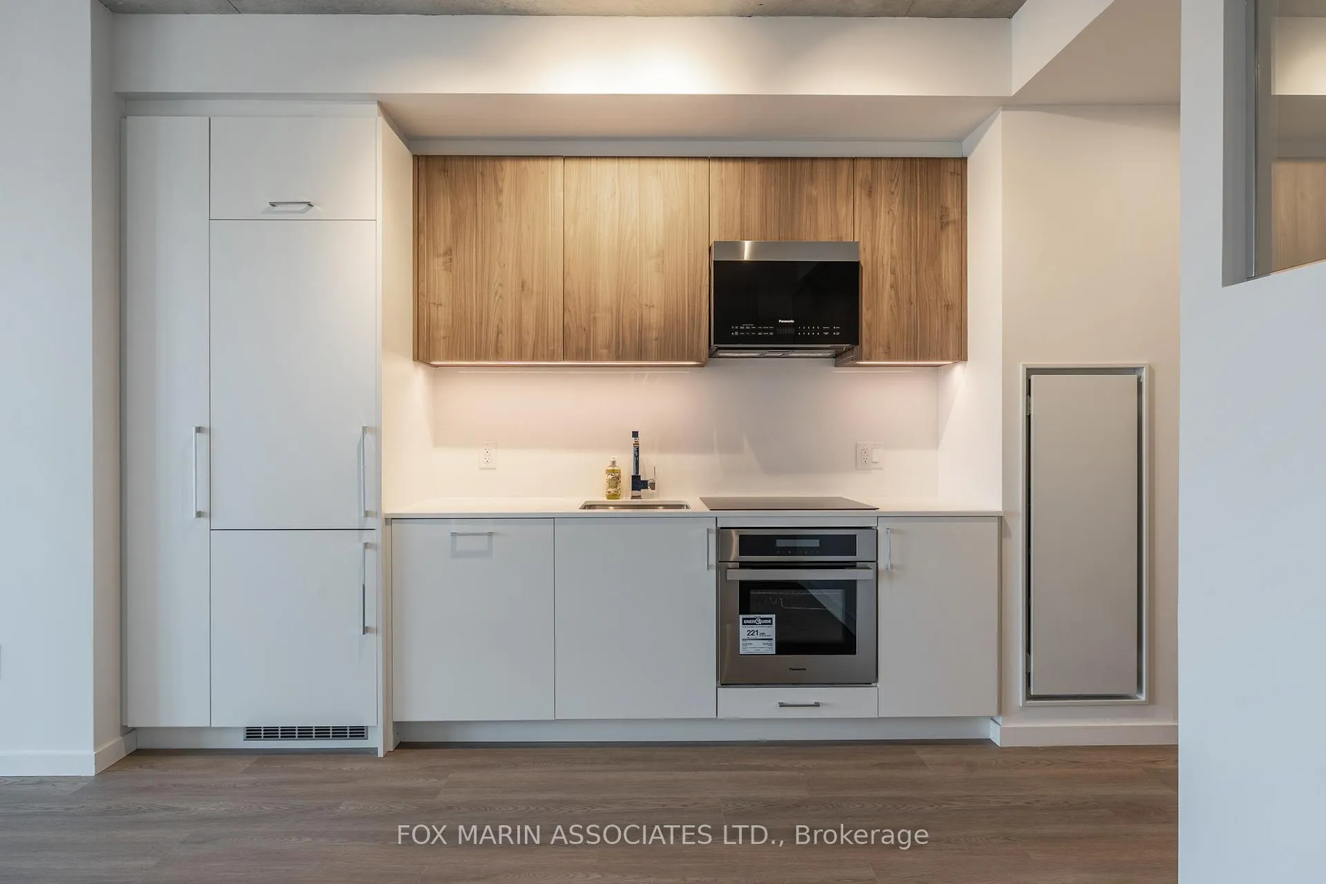 Photo 4 of Unit 416, 689 The Queensway, Etobicoke, Stonegate-Queensway — HOMEH