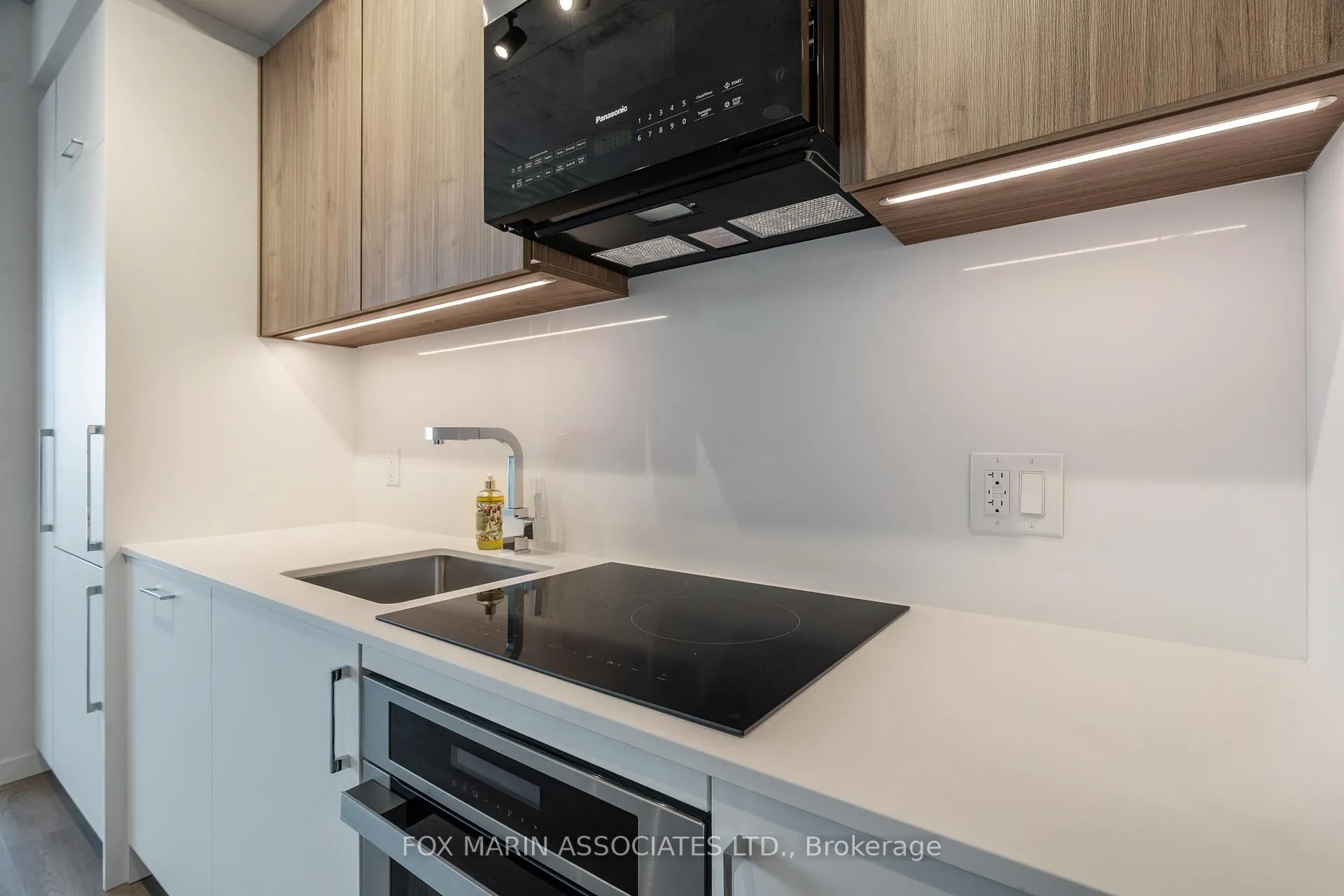 Photo 5 of Unit 416, 689 The Queensway, Etobicoke, Stonegate-Queensway — HOMEH