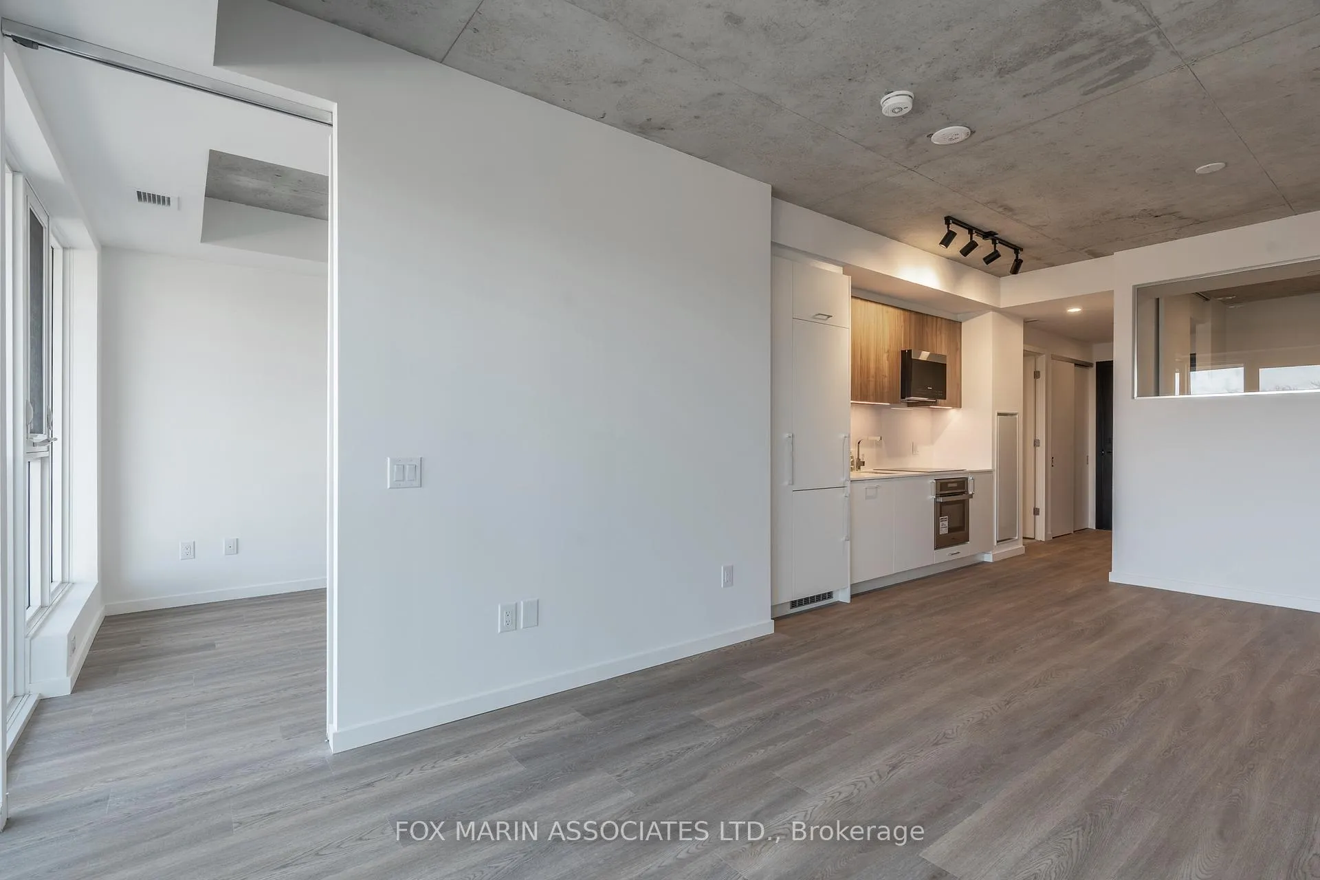Photo 7 of Unit 416, 689 The Queensway, Etobicoke, Stonegate-Queensway — HOMEH