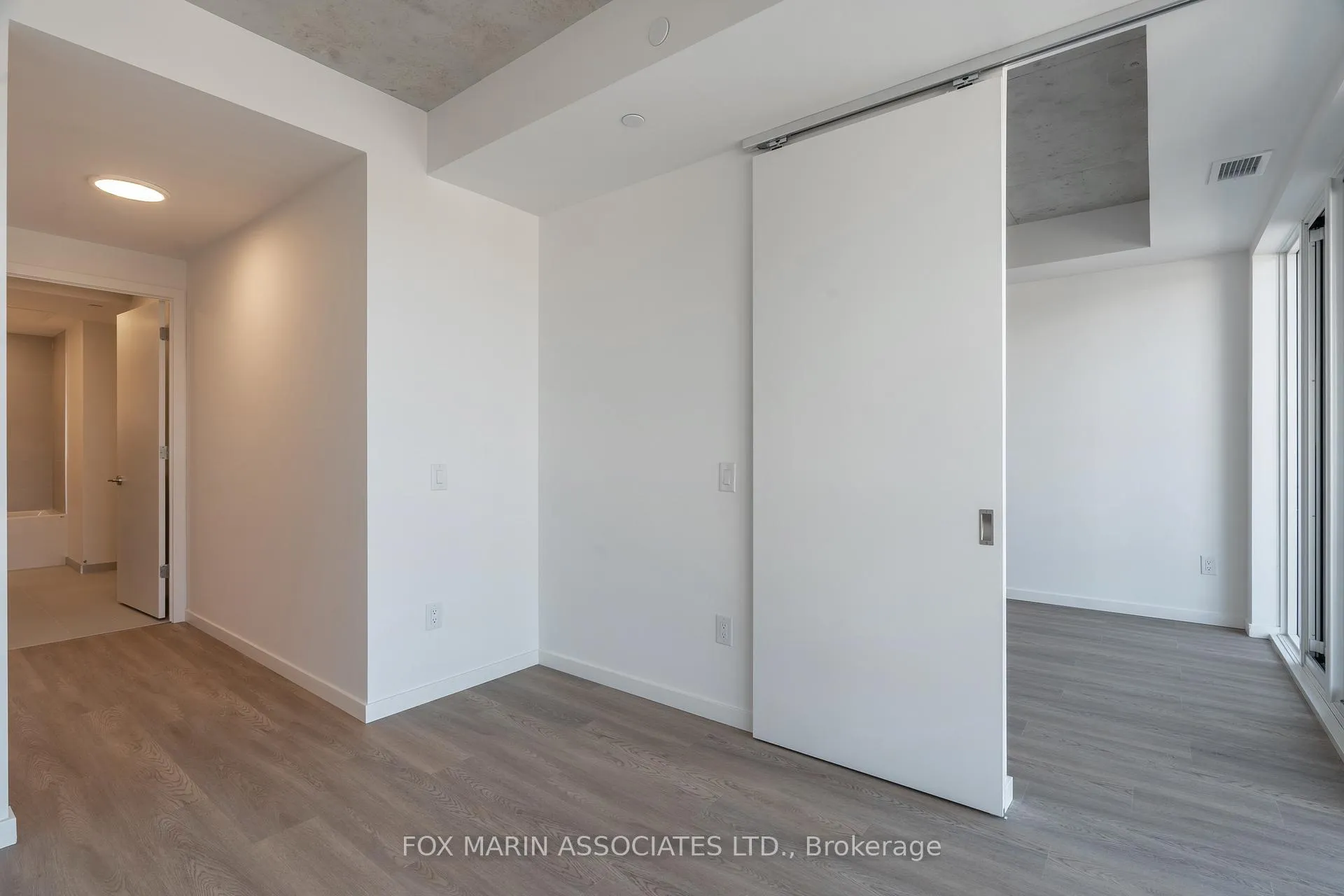 Photo 8 of Unit 416, 689 The Queensway, Etobicoke, Stonegate-Queensway — HOMEH