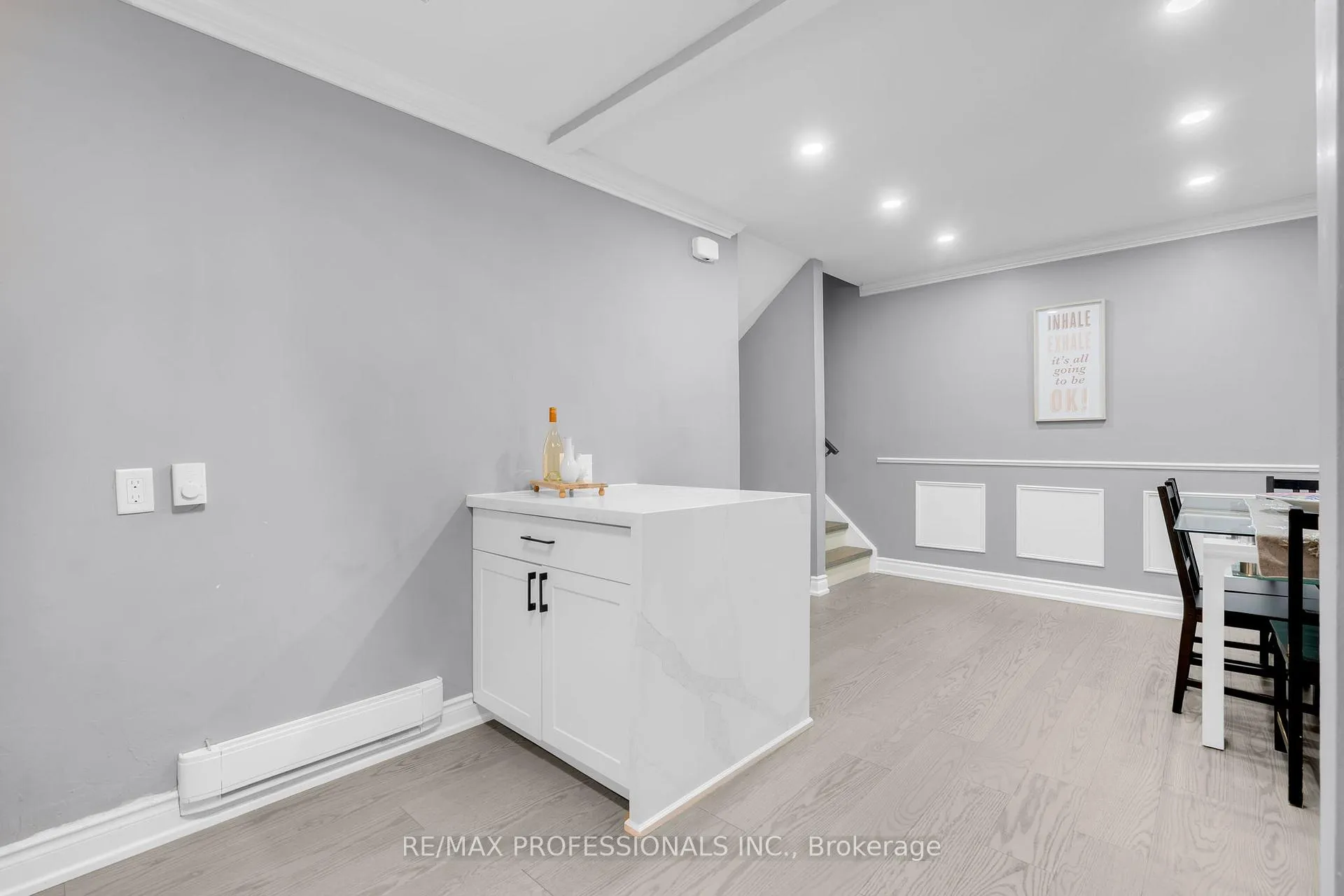 Photo 10 of 232 Milestone Crescent, Aurora, Aurora Village — HOMEH