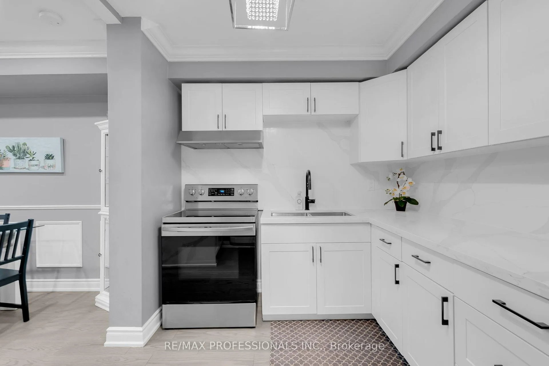 Photo 11 of 232 Milestone Crescent, Aurora, Aurora Village — HOMEH