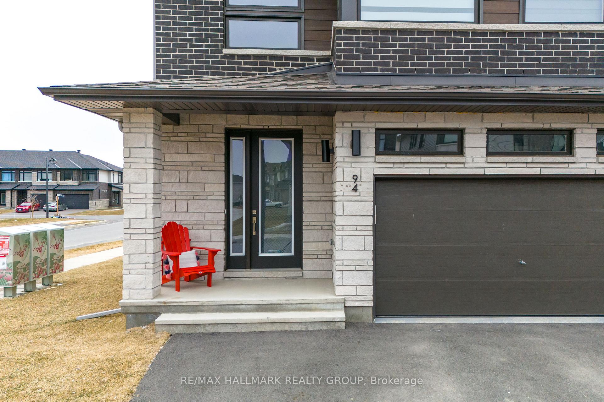 Photo 2 of 94 Esban Drive, Ottawa, Blossom Park/Kemp Park/Findlay Creek — HOMEH