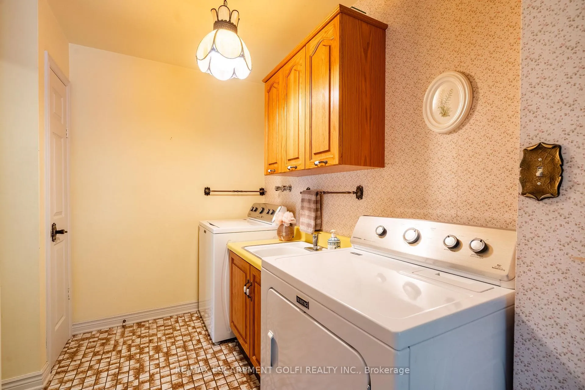 Photo 13 of 2083 Hollow Road, Thorold, Cataract Road — HOMEH