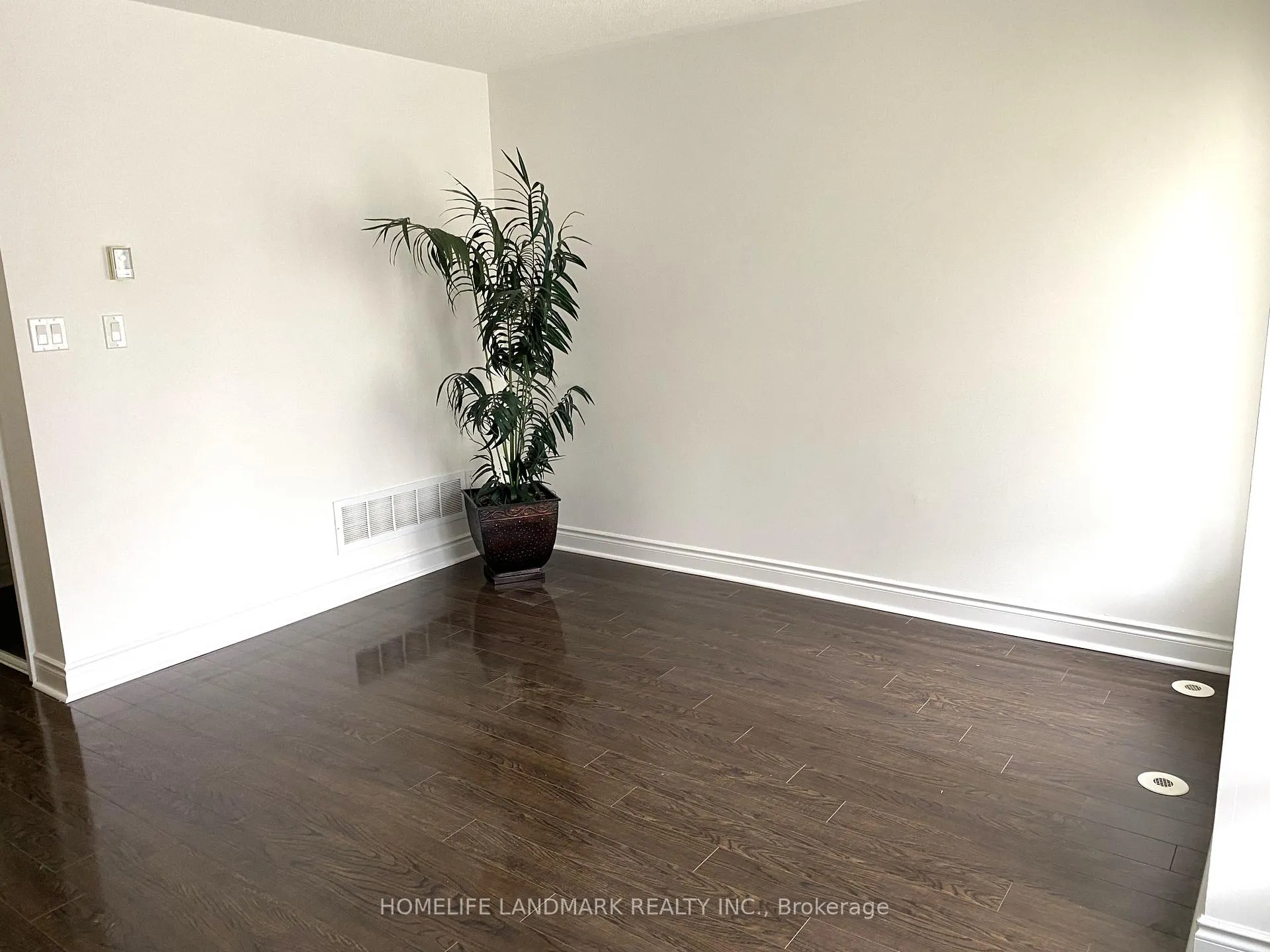 Photo 2 of 3 Saddlecreek Drive E, Markham, Commerce Valley — HOMEH