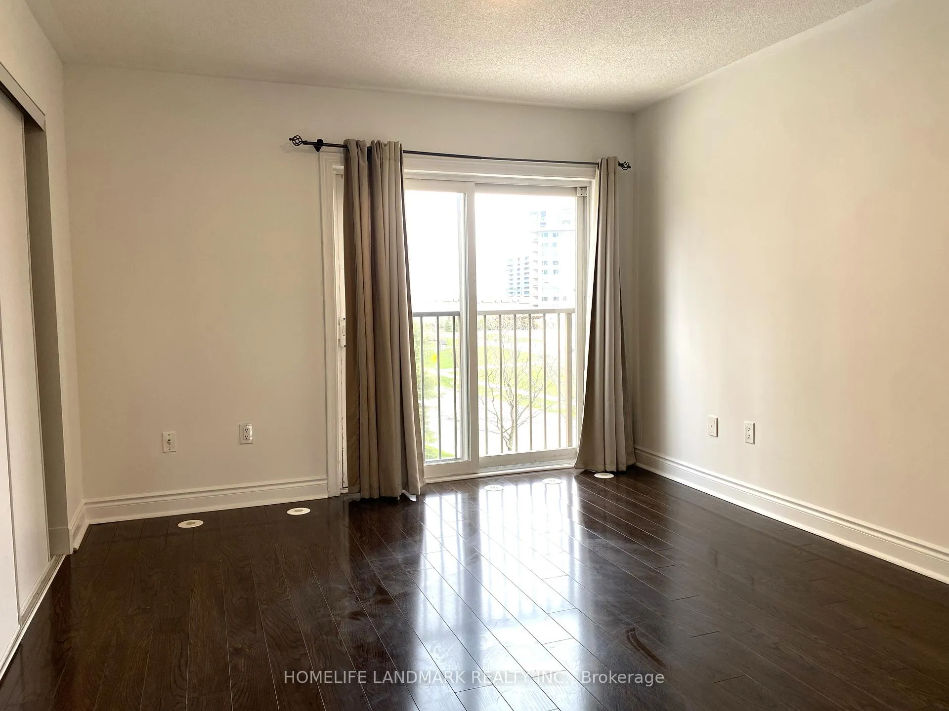 Photo 11 of 3 Saddlecreek Drive E, Markham, Commerce Valley — HOMEH