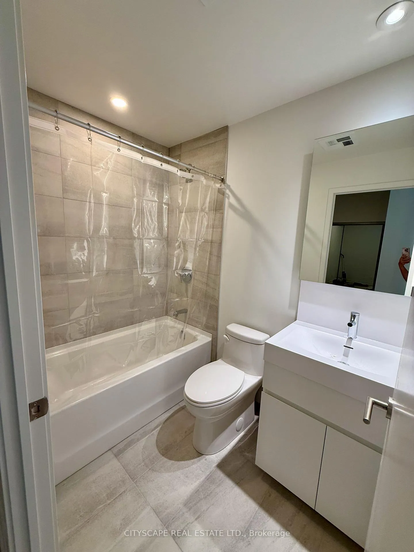 Photo 15 of Unit 1708, 39 Mary Street, Barrie, City Centre — HOMEH