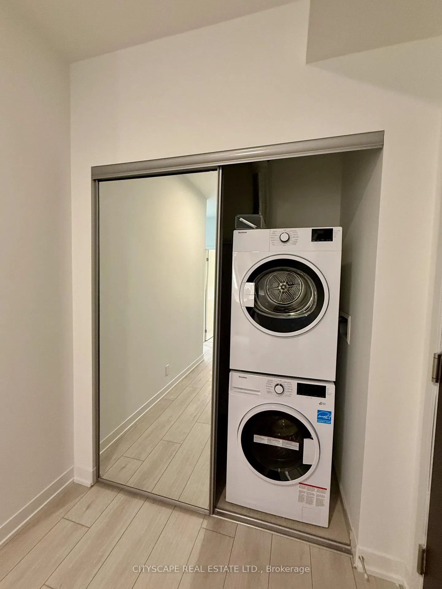 Photo 16 of Unit 1708, 39 Mary Street, Barrie, City Centre — HOMEH