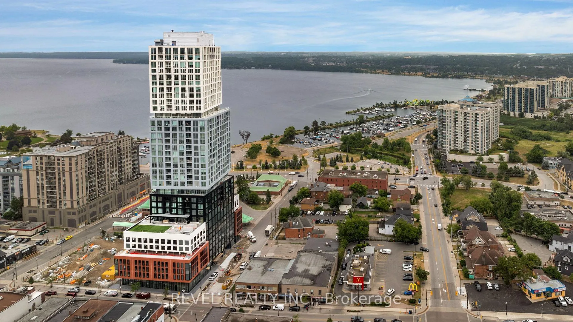 Photo 2 of Unit 1012, 39 Mary Street, Barrie, City Centre — HOMEH