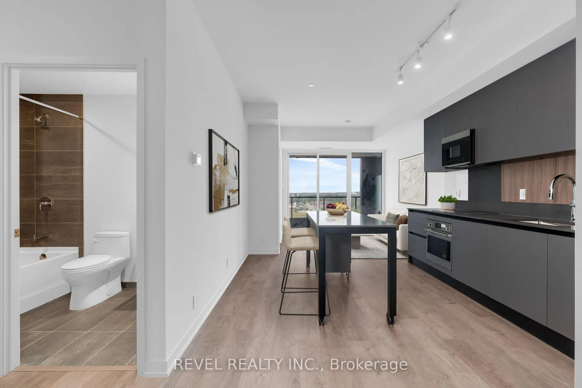 Photo 7 of Unit 1012, 39 Mary Street, Barrie, City Centre — HOMEH