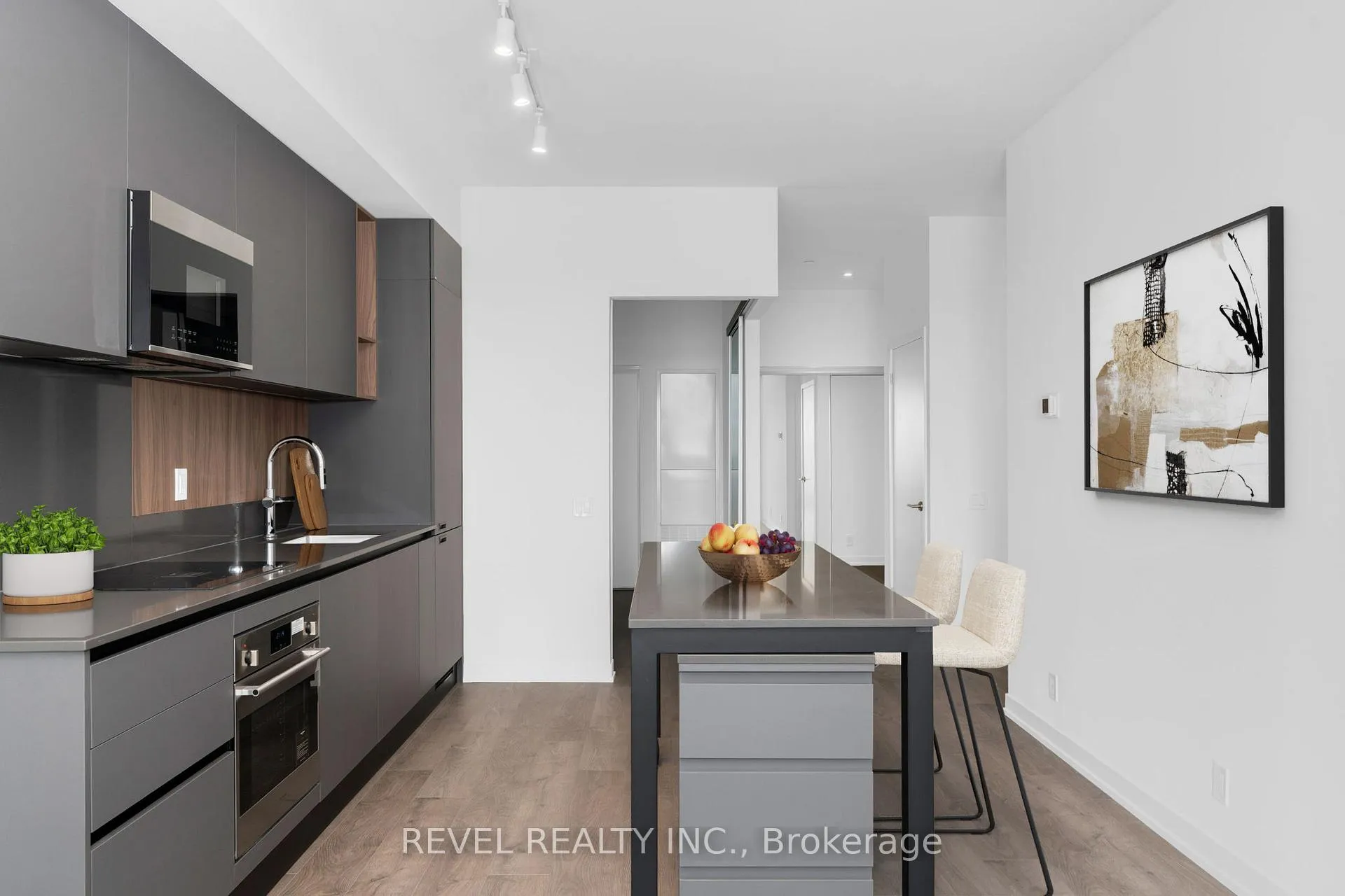 Photo 10 of Unit 1012, 39 Mary Street, Barrie, City Centre — HOMEH
