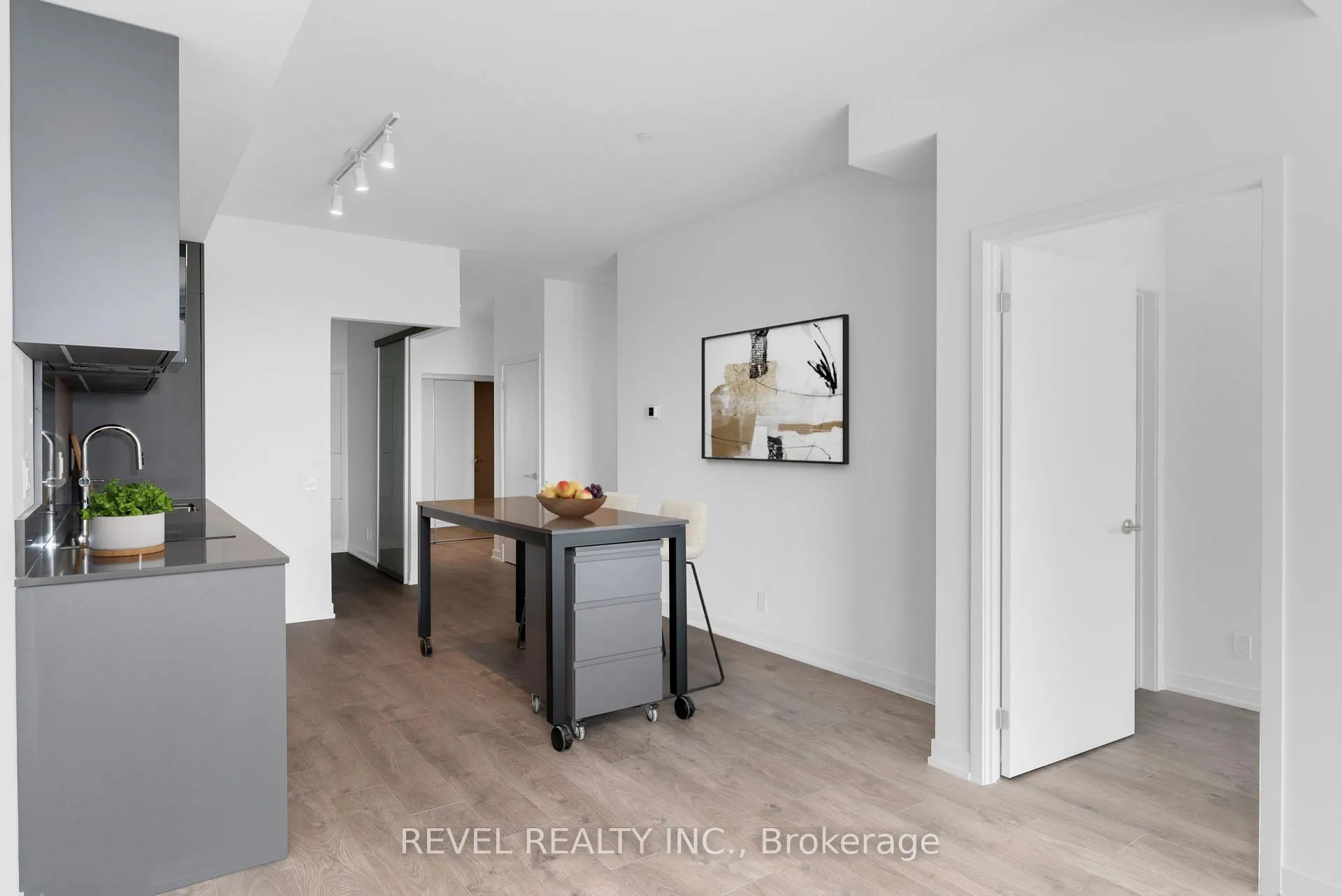 Photo 11 of Unit 1012, 39 Mary Street, Barrie, City Centre — HOMEH