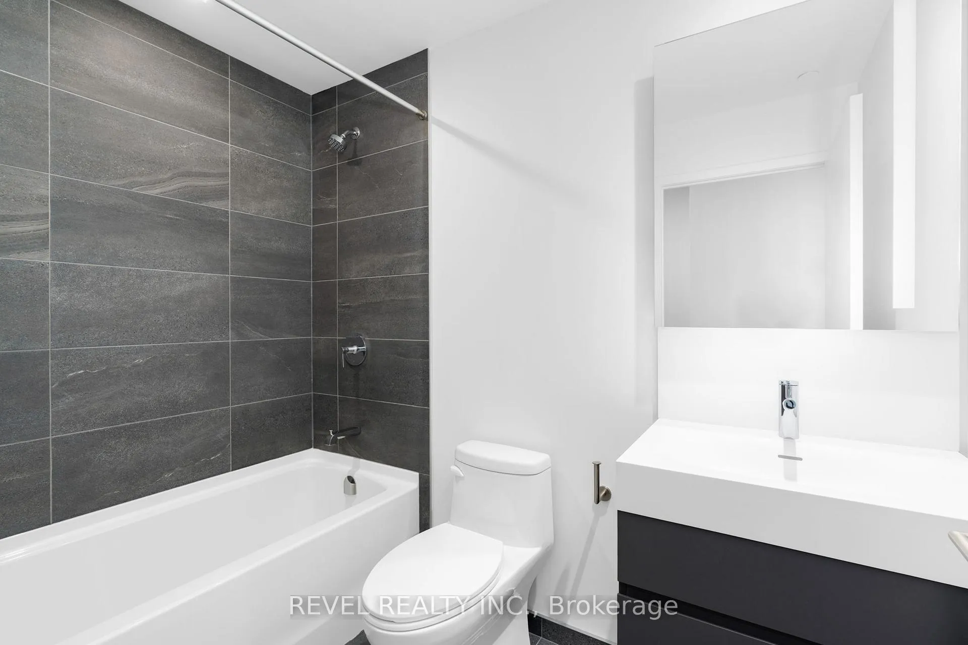 Photo 17 of Unit 1012, 39 Mary Street, Barrie, City Centre — HOMEH