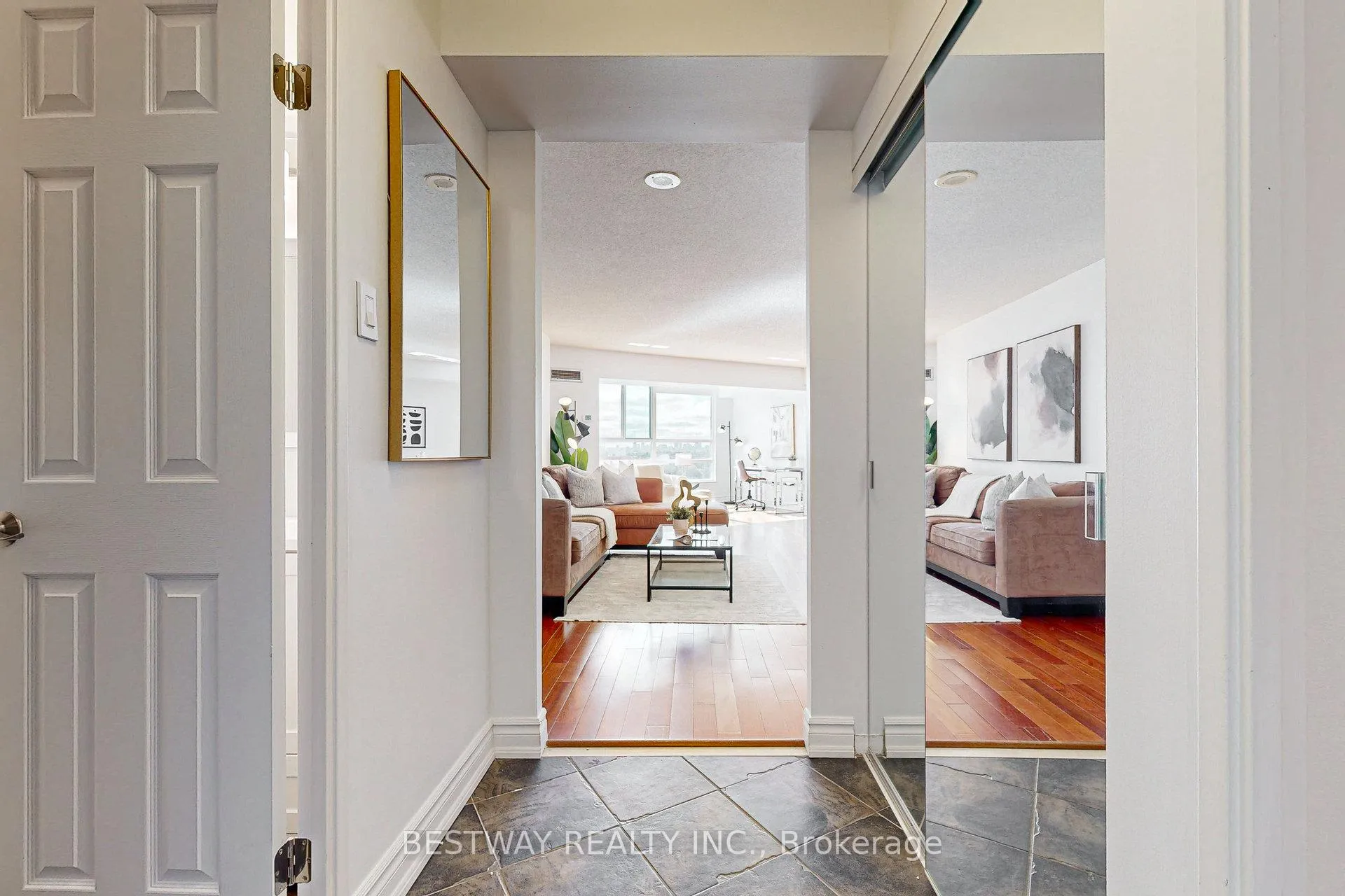 Photo 4 of Unit 807, 7825 Bayview Avenue, Markham, Aileen-Willowbrook — HOMEH