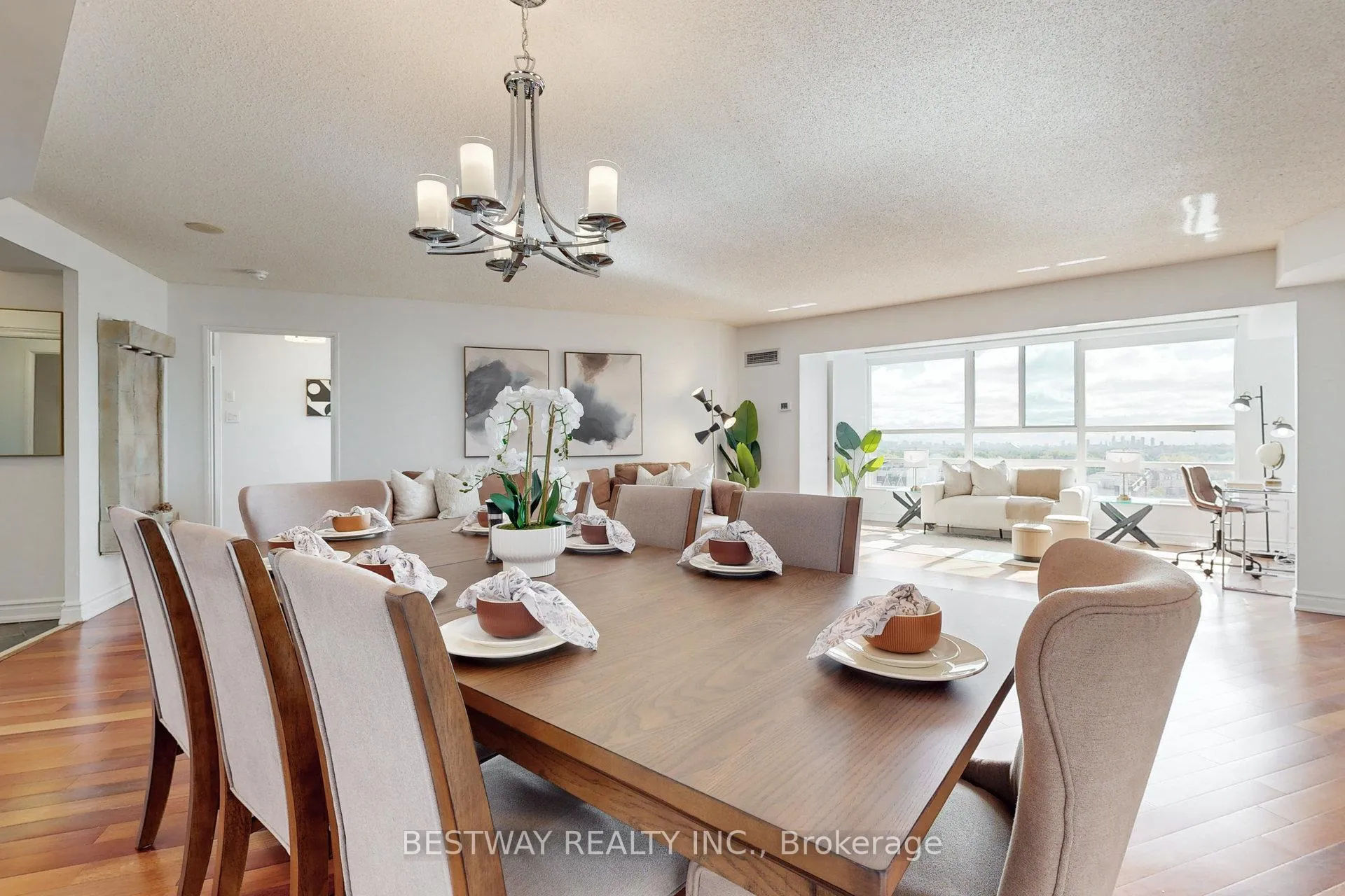 Photo 5 of Unit 807, 7825 Bayview Avenue, Markham, Aileen-Willowbrook — HOMEH