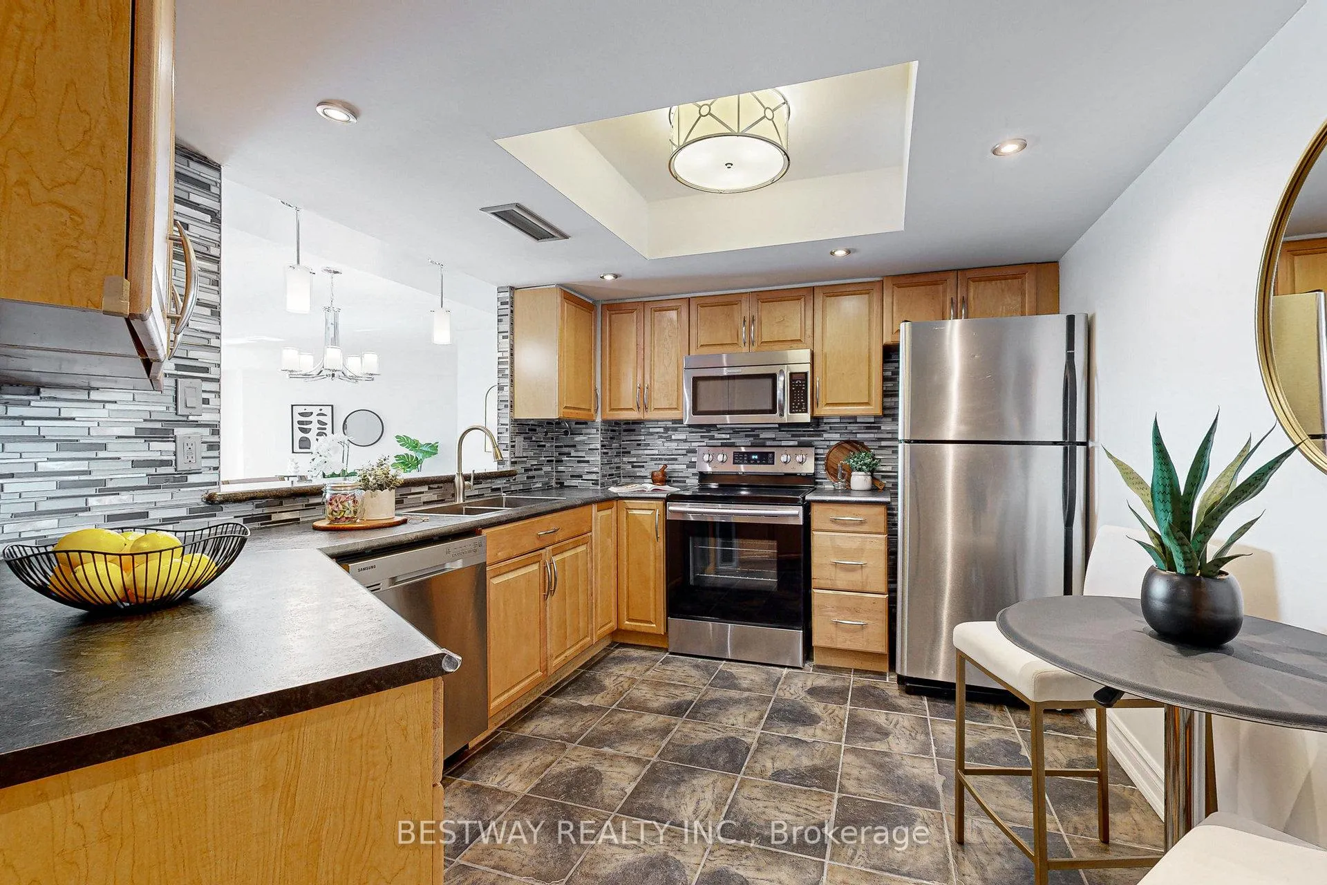 Photo 14 of Unit 807, 7825 Bayview Avenue, Markham, Aileen-Willowbrook — HOMEH