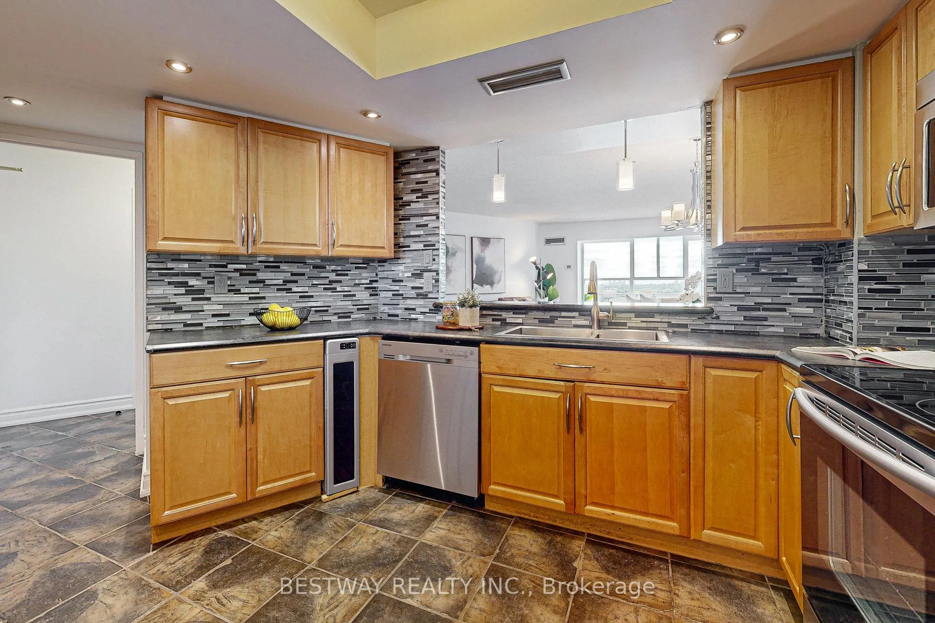 Photo 15 of Unit 807, 7825 Bayview Avenue, Markham, Aileen-Willowbrook — HOMEH