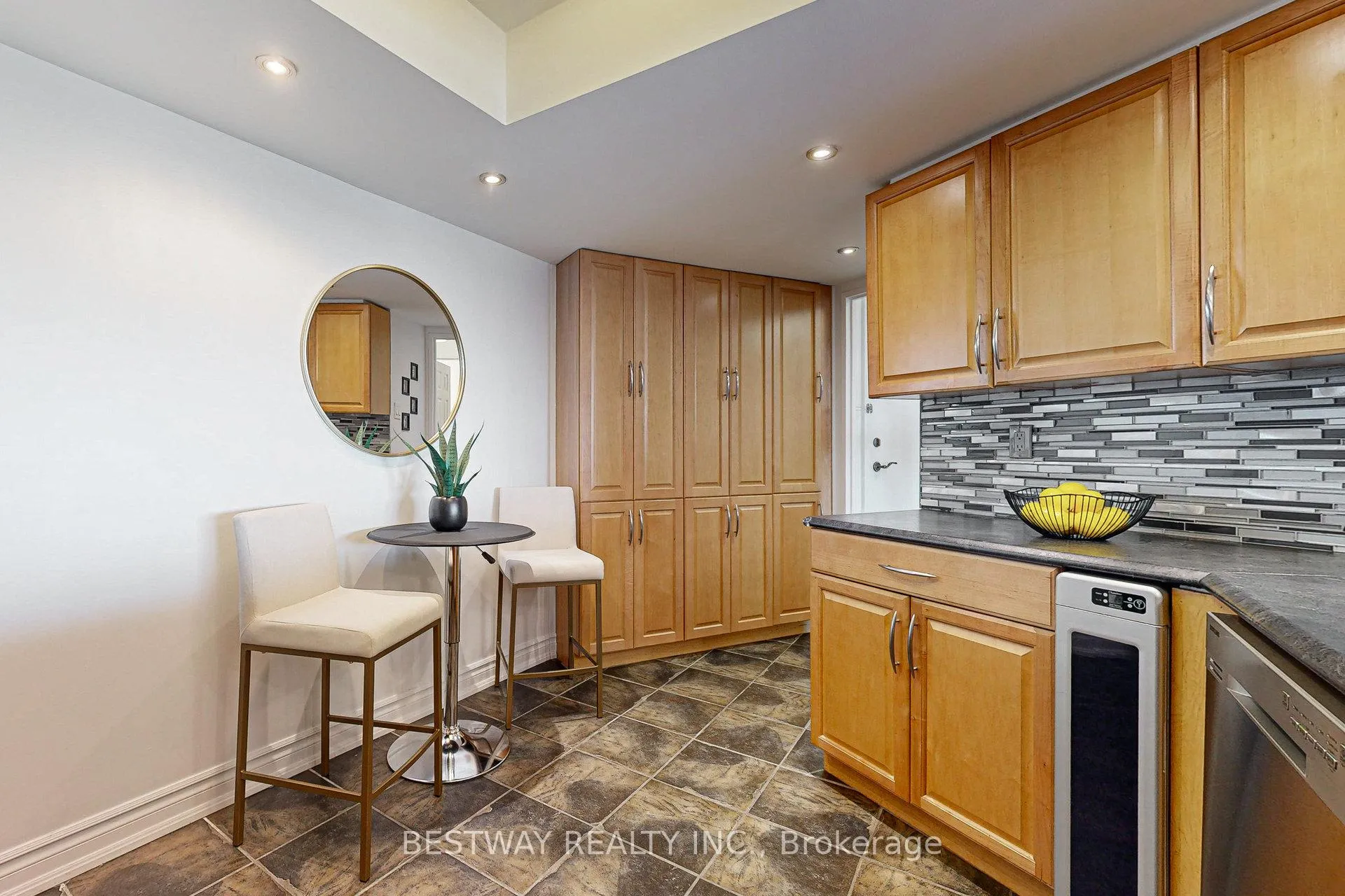 Photo 16 of Unit 807, 7825 Bayview Avenue, Markham, Aileen-Willowbrook — HOMEH