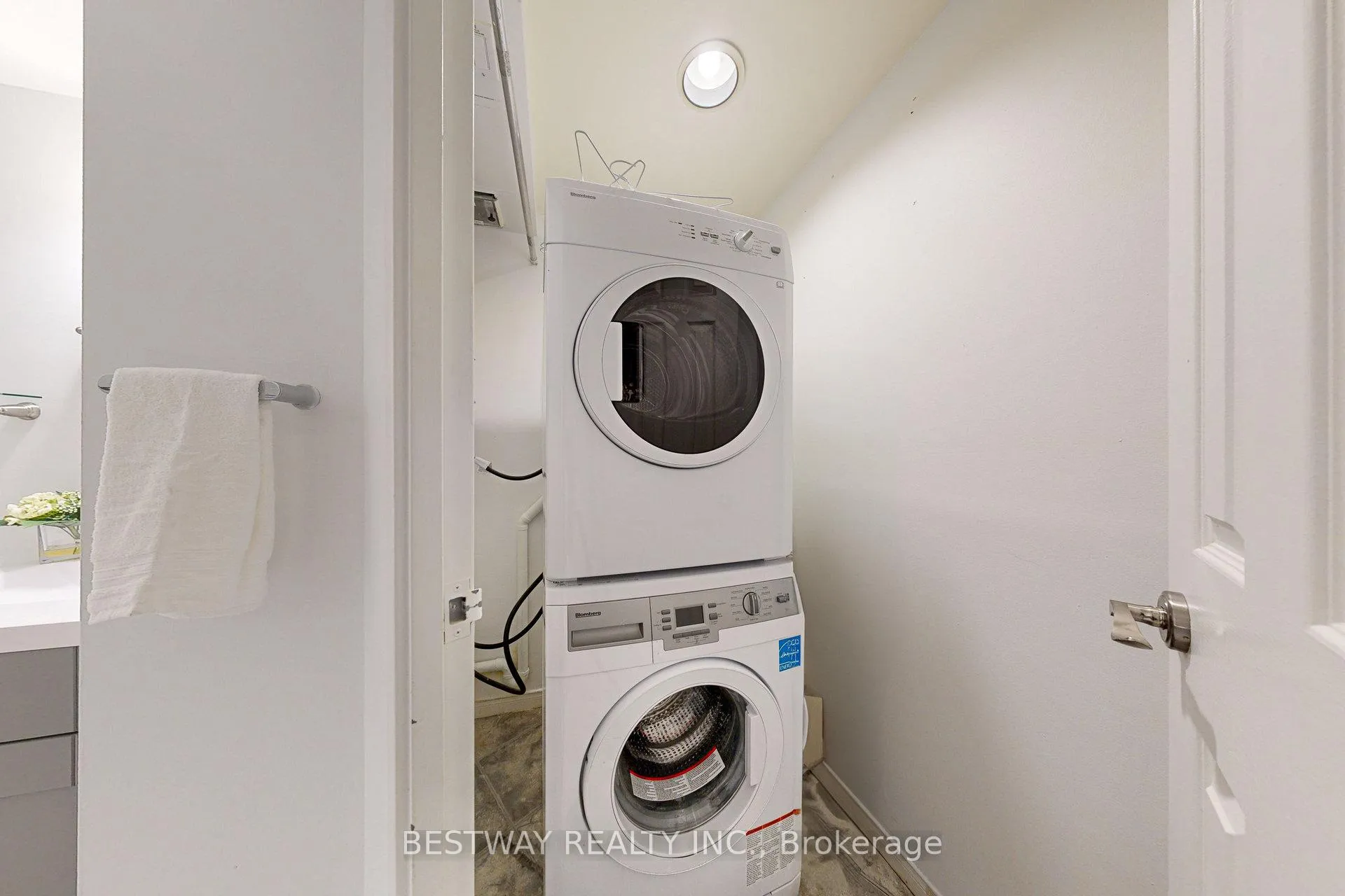 Photo 27 of Unit 807, 7825 Bayview Avenue, Markham, Aileen-Willowbrook — HOMEH