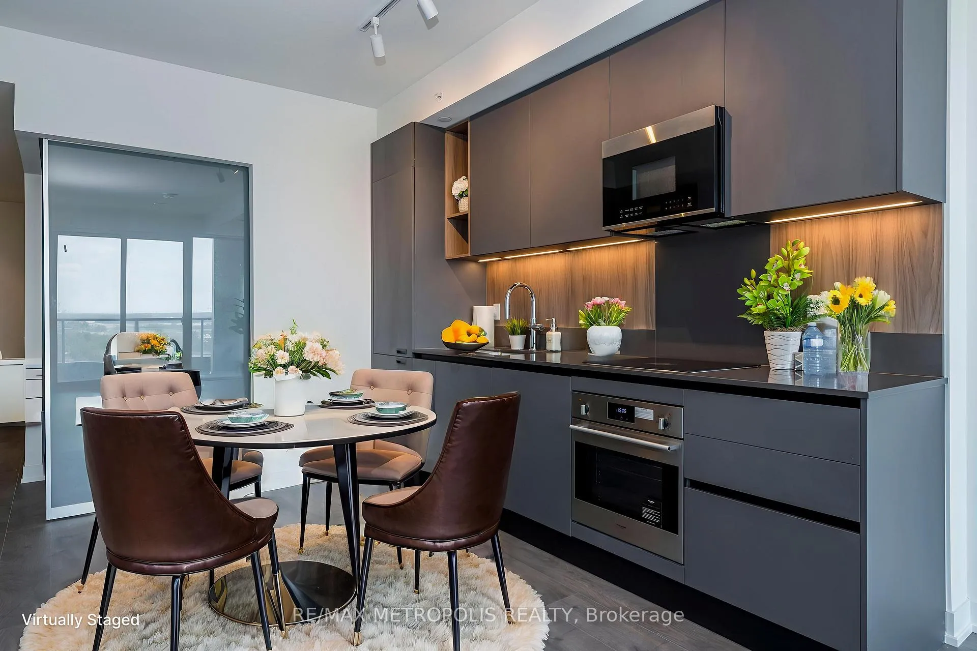 Photo 2 of Unit 1501, 39 Mary Street, Barrie, City Centre — HOMEH