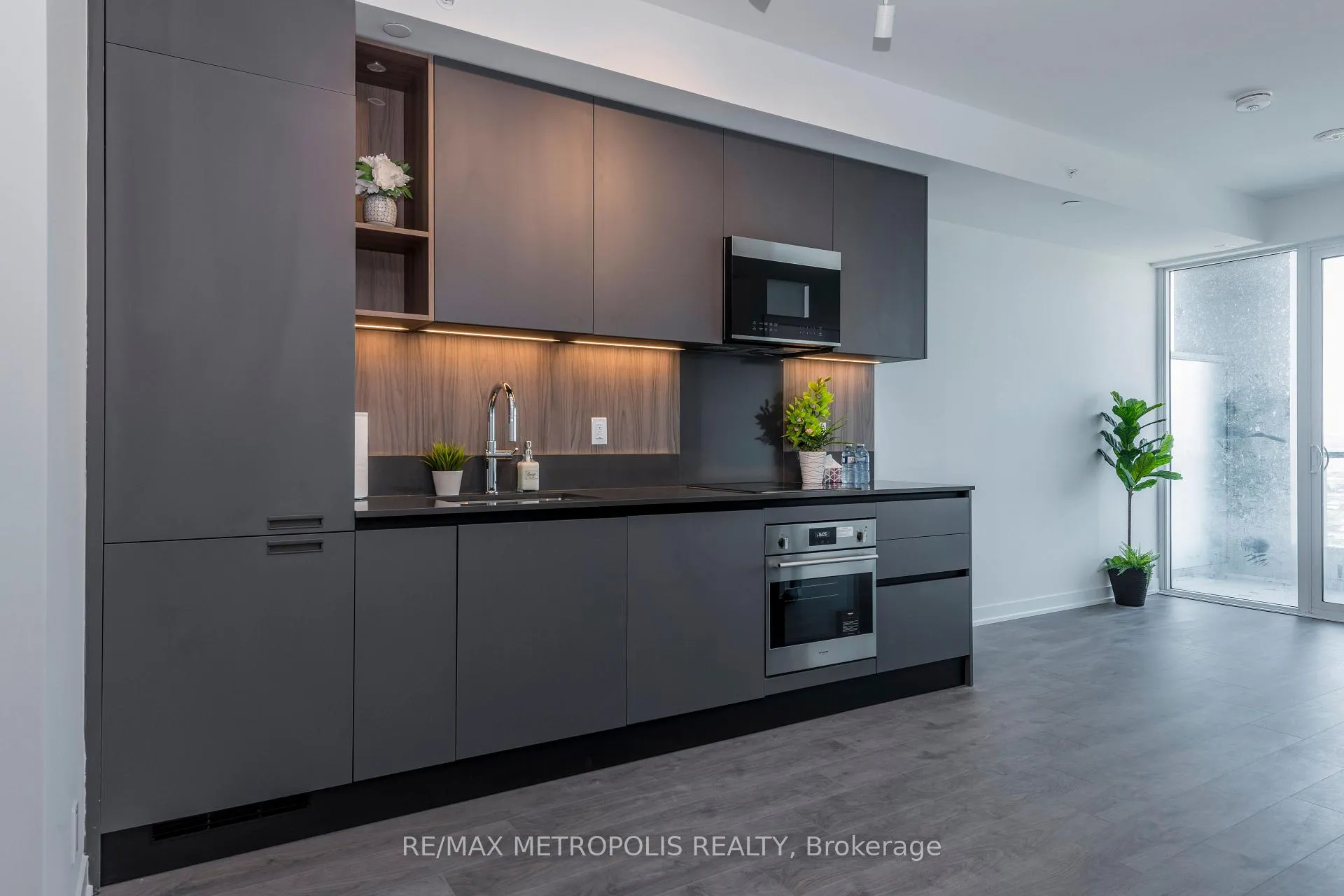 Photo 13 of Unit 1501, 39 Mary Street, Barrie, City Centre — HOMEH