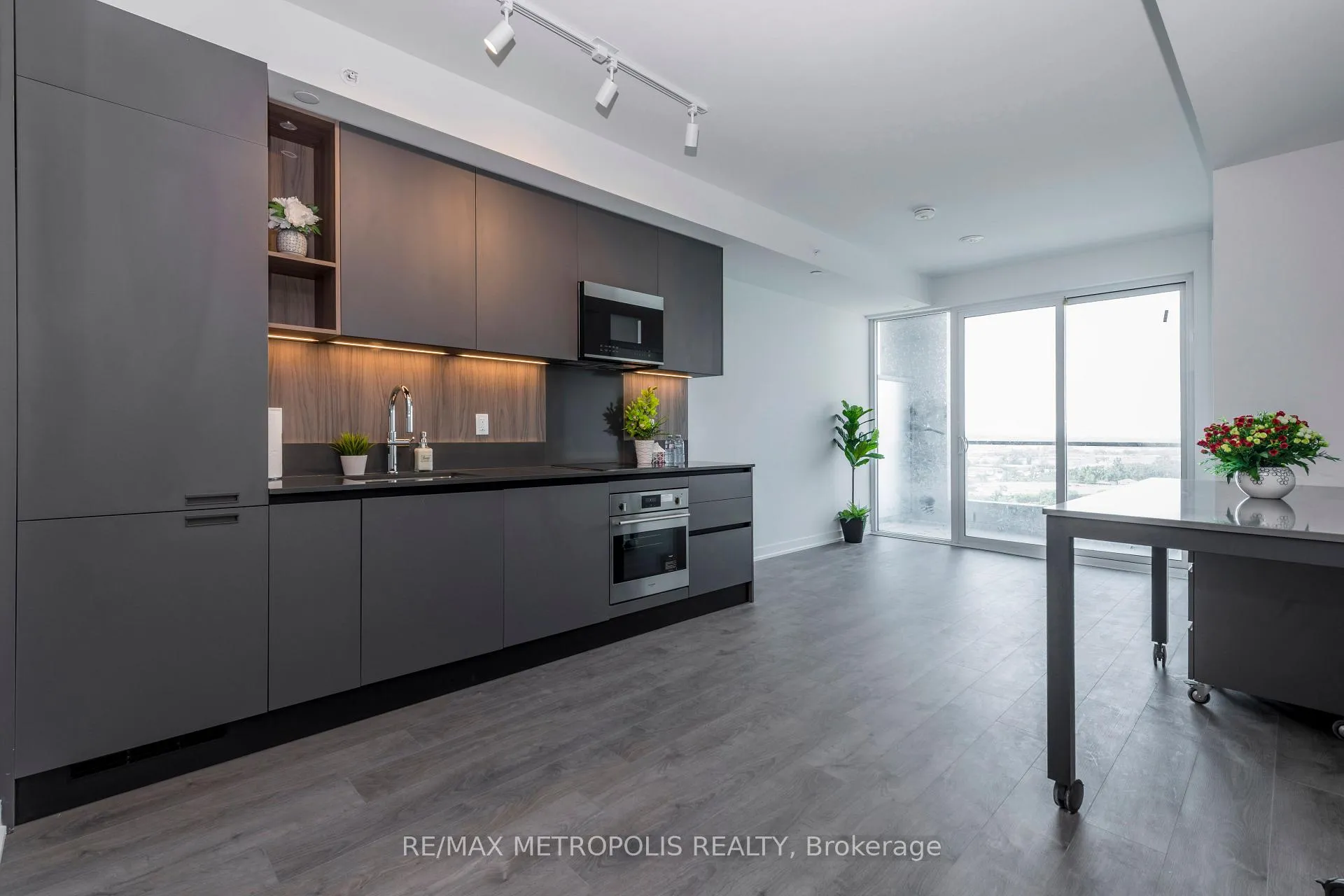 Photo 14 of Unit 1501, 39 Mary Street, Barrie, City Centre — HOMEH