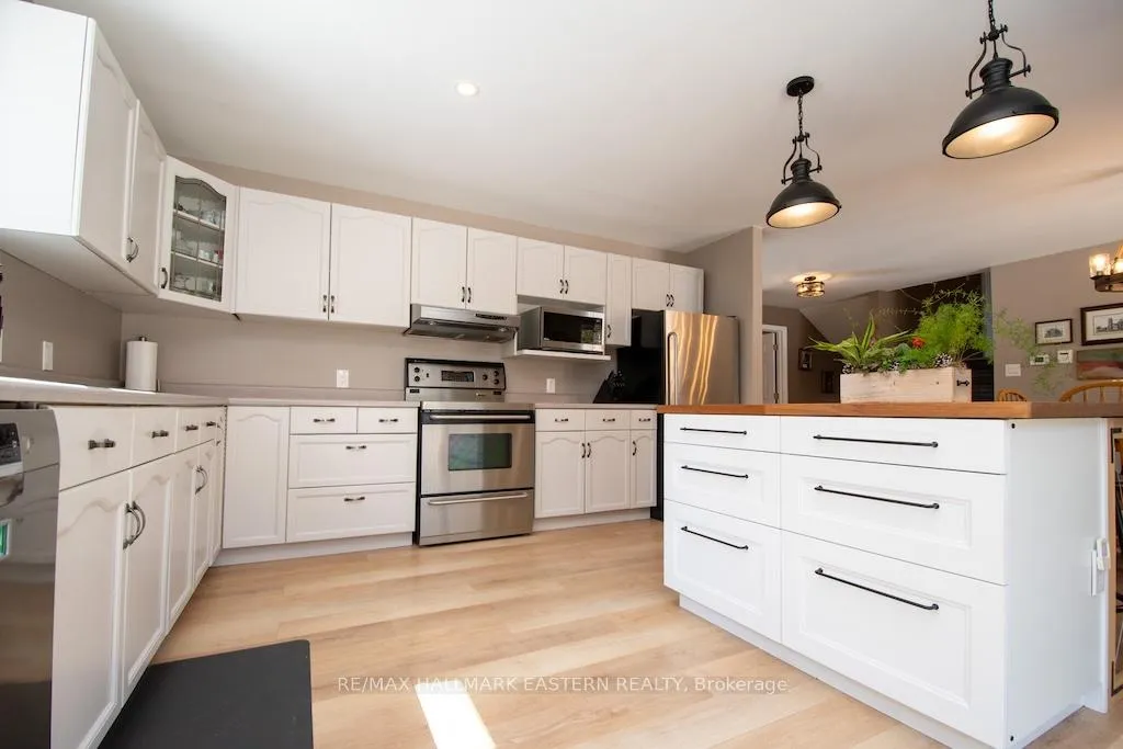 Photo 11 of 1079 Rock Road, Douro-Dummer — HOMEH