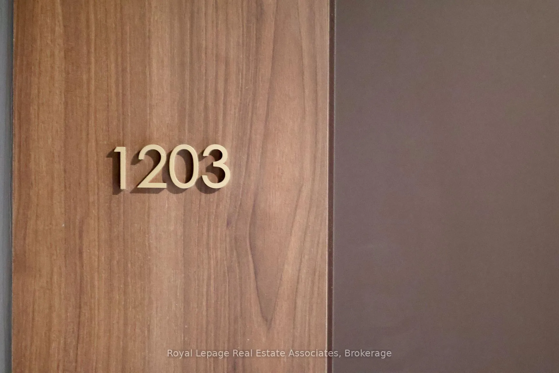 Photo 5 of Unit 1203, 39 Mary Street, Barrie, City Centre — HOMEH