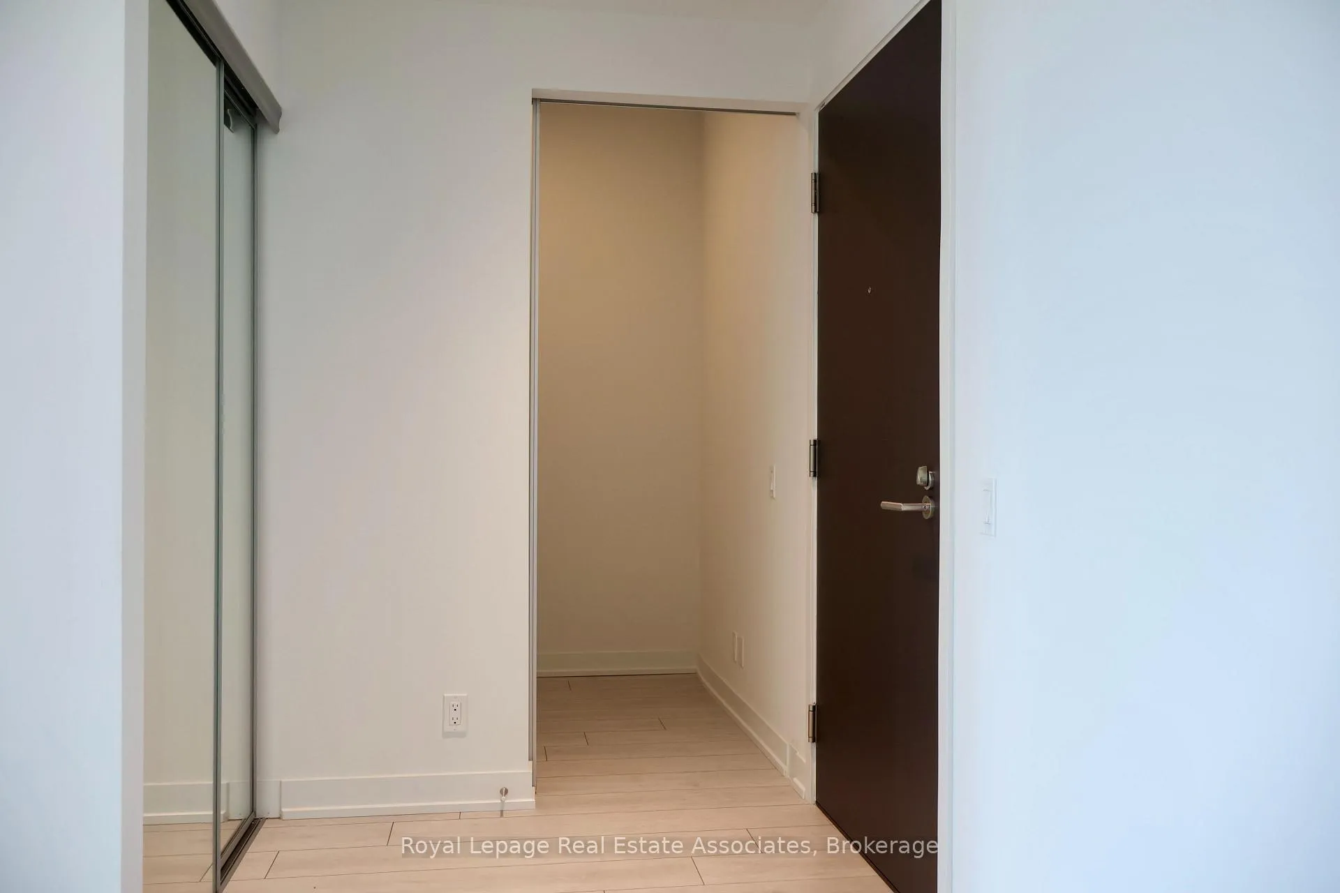 Photo 6 of Unit 1203, 39 Mary Street, Barrie, City Centre — HOMEH