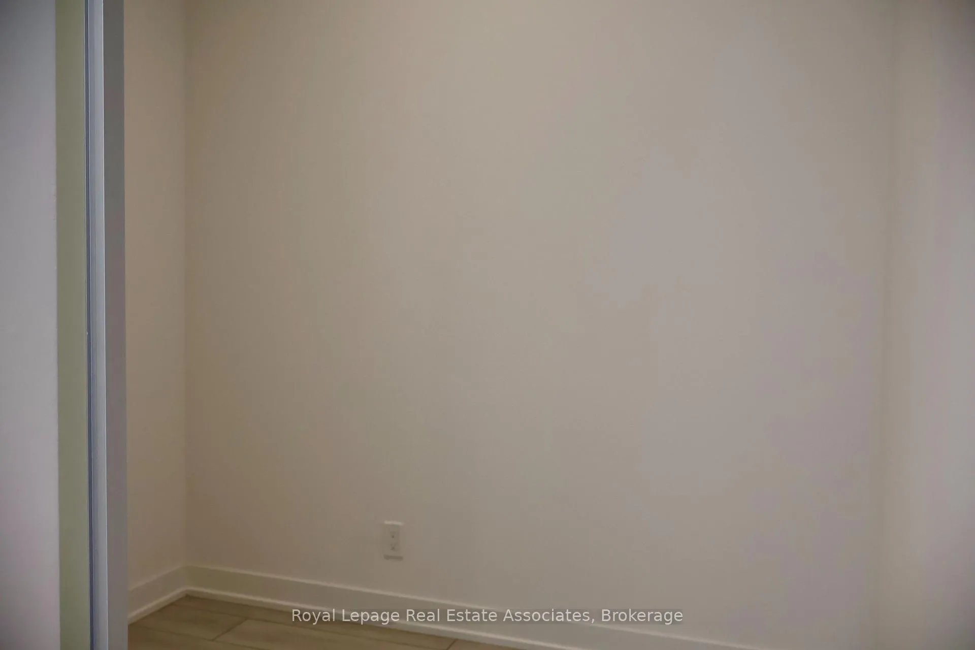 Photo 7 of Unit 1203, 39 Mary Street, Barrie, City Centre — HOMEH
