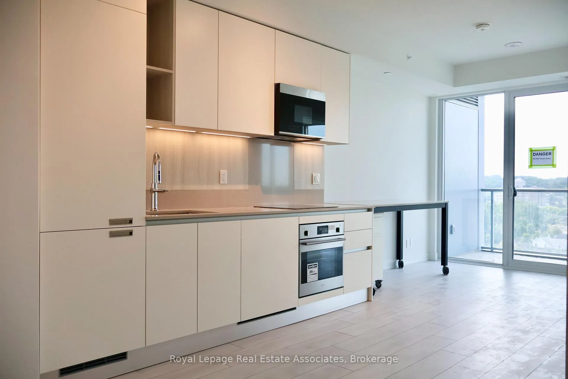 Photo 10 of Unit 1203, 39 Mary Street, Barrie, City Centre — HOMEH