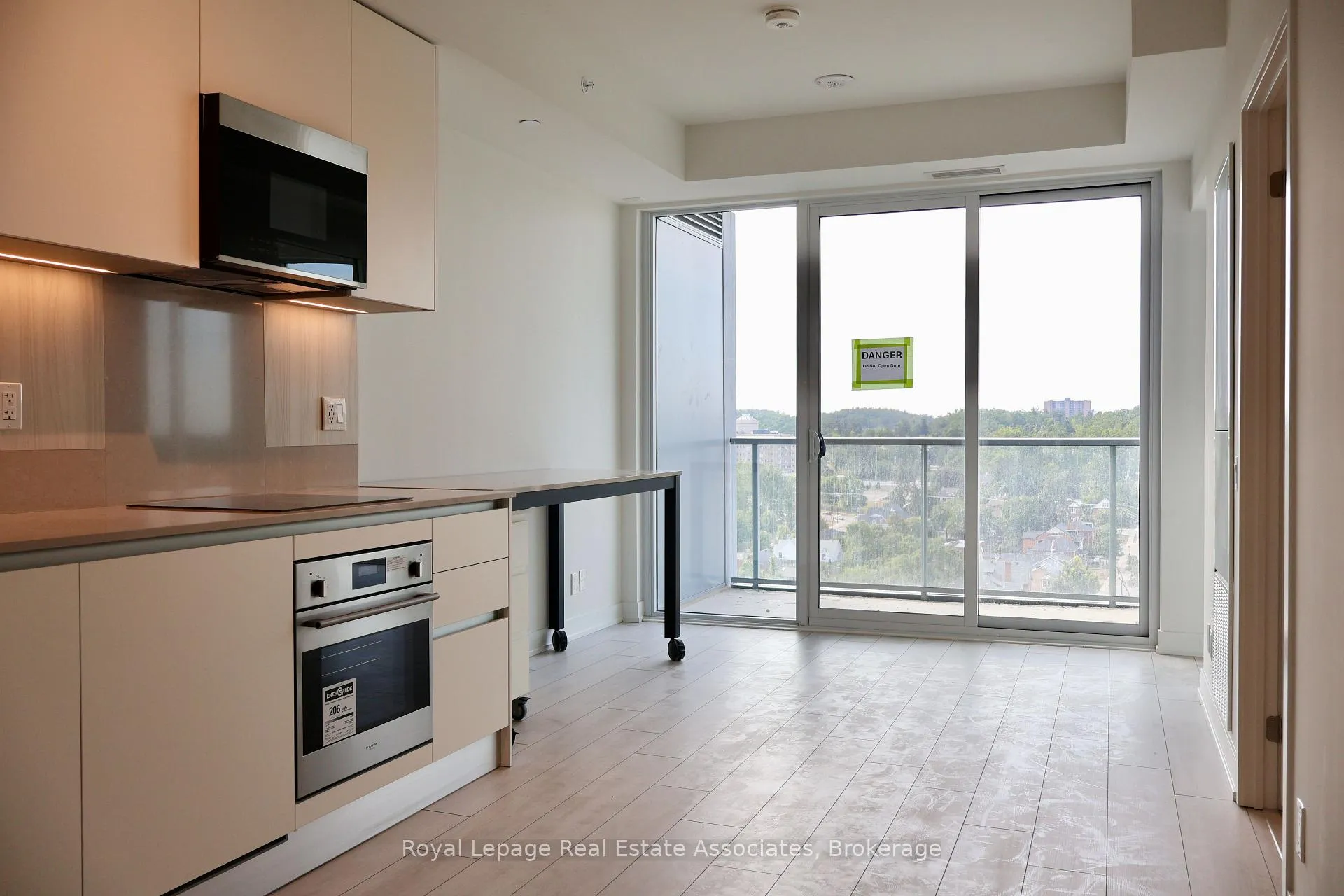 Photo 11 of Unit 1203, 39 Mary Street, Barrie, City Centre — HOMEH