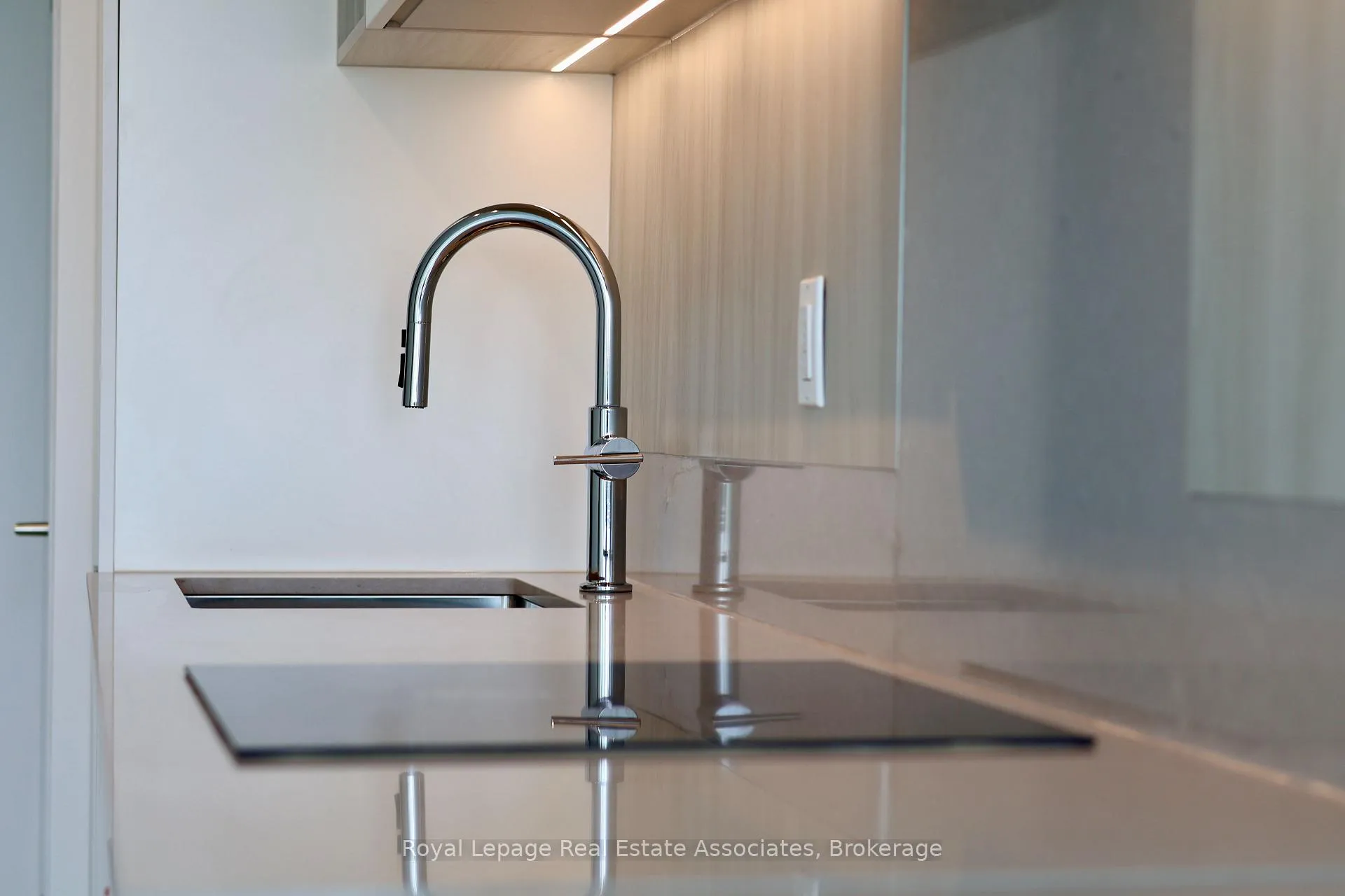 Photo 16 of Unit 1203, 39 Mary Street, Barrie, City Centre — HOMEH