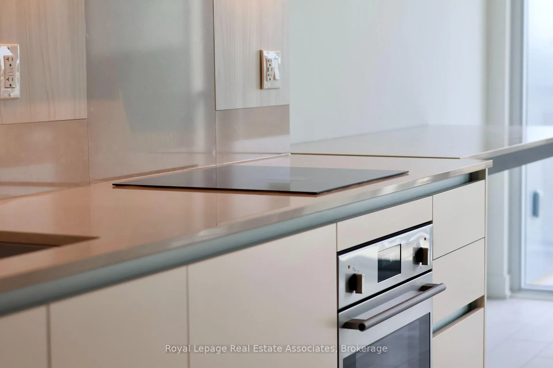 Photo 18 of Unit 1203, 39 Mary Street, Barrie, City Centre — HOMEH