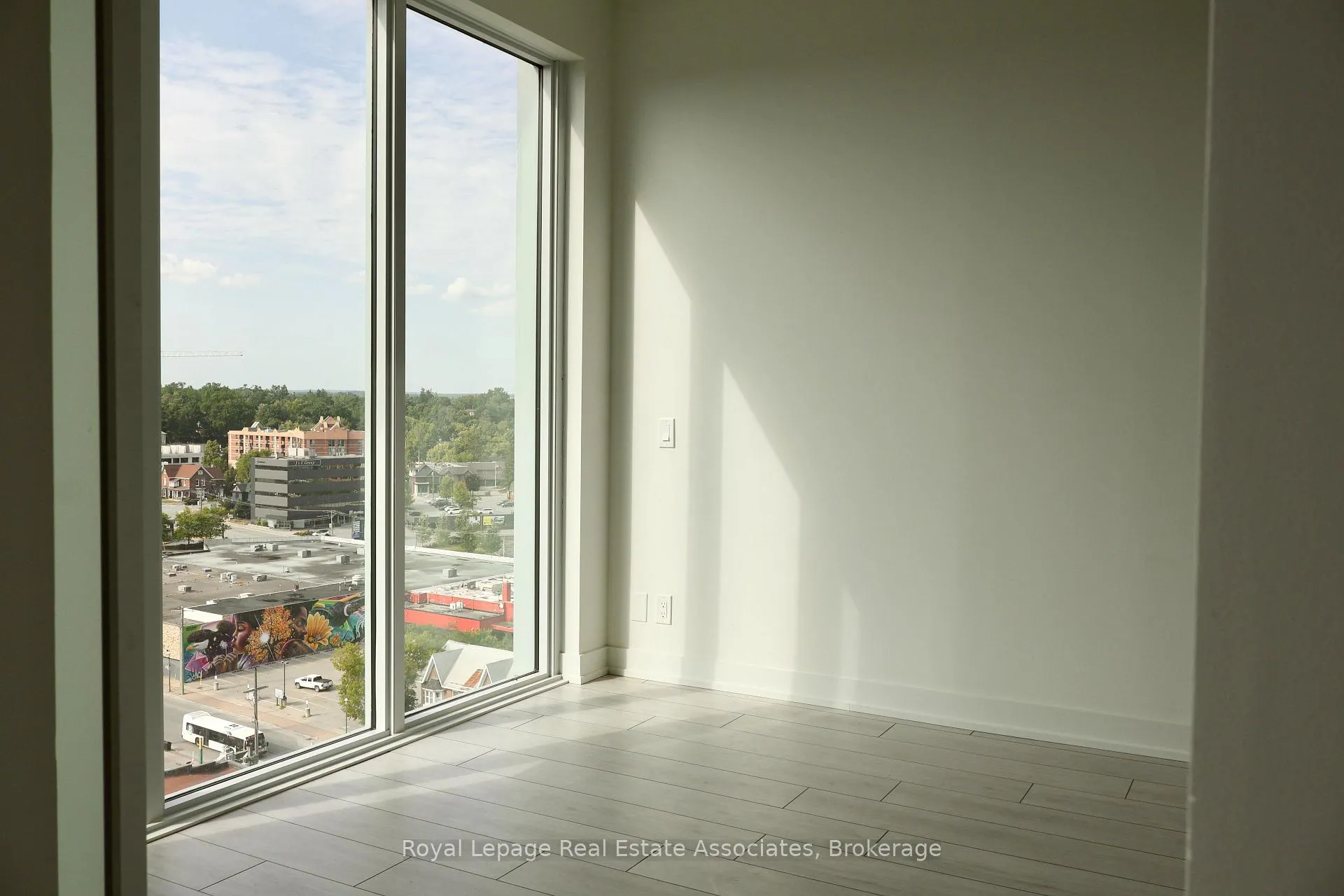 Photo 20 of Unit 1203, 39 Mary Street, Barrie, City Centre — HOMEH