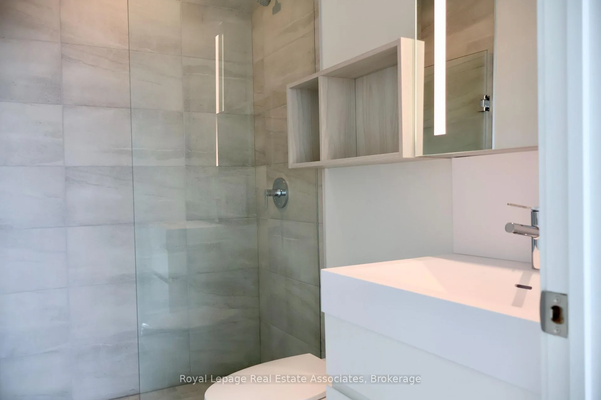 Photo 24 of Unit 1203, 39 Mary Street, Barrie, City Centre — HOMEH